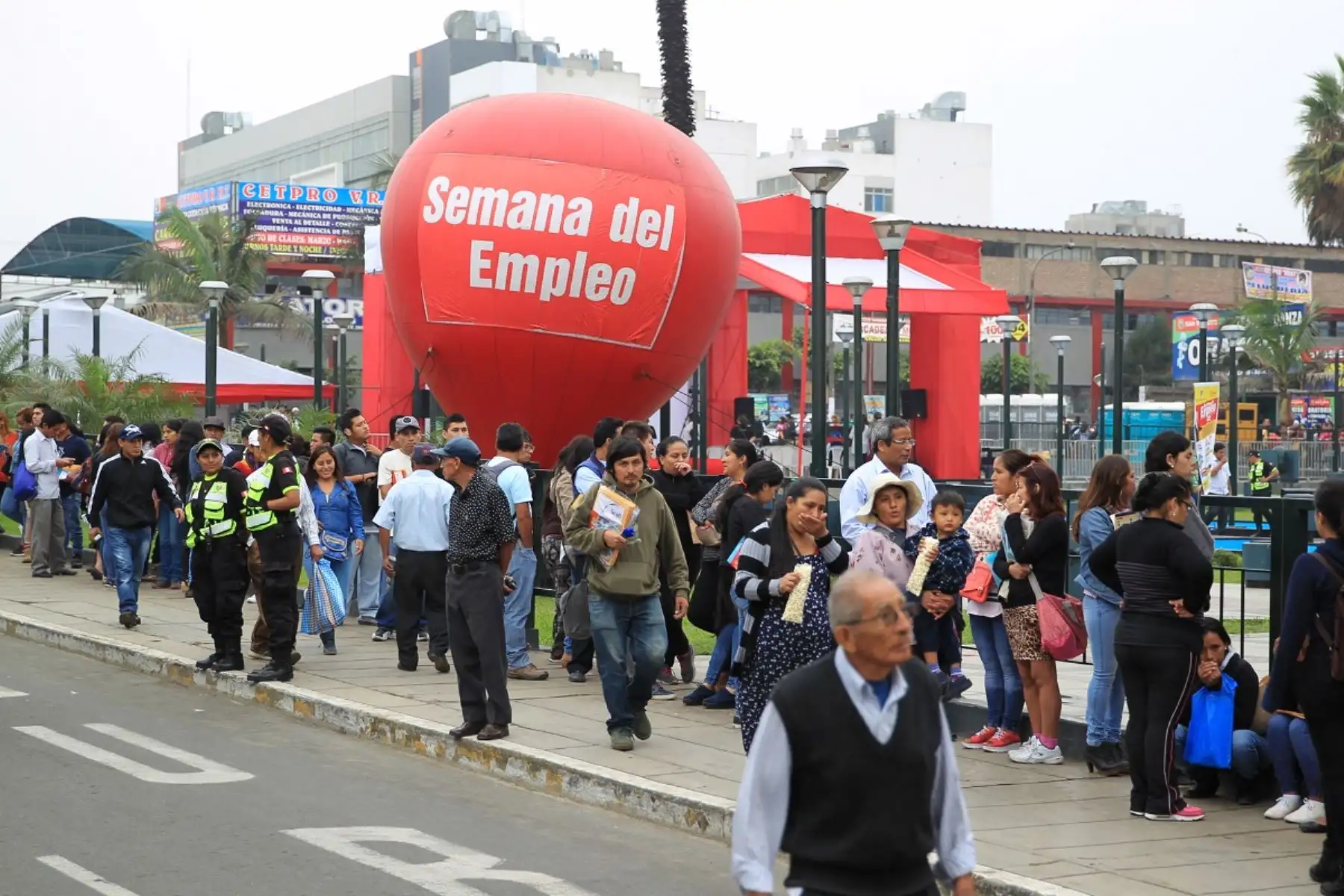 Las ferias laborales concita el interés del público de todas las edades. Foto: Cortesía.