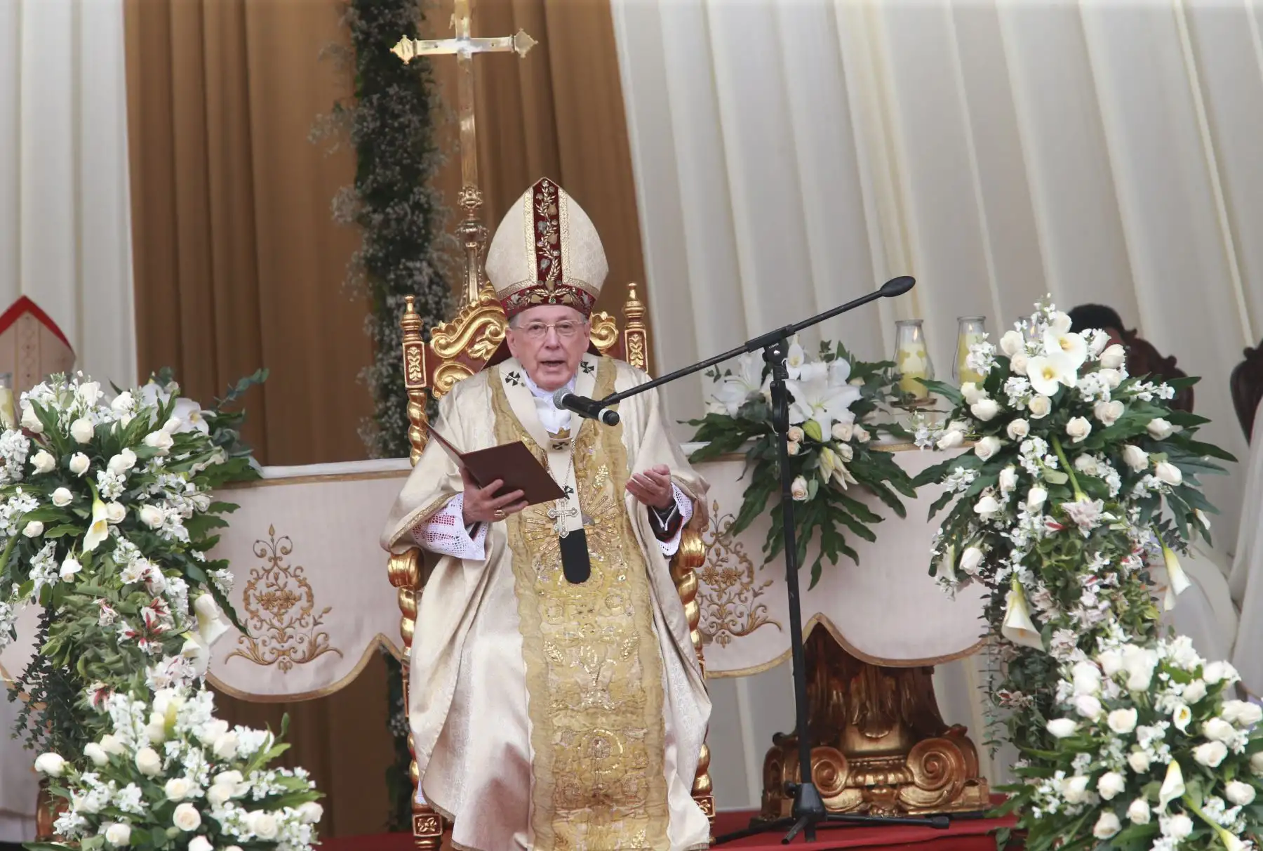 El cardenal Juan Luis Cipriani, durante la misa en la catedral por  Corpus Christi. Foto: ANDINA/Norman Córdova