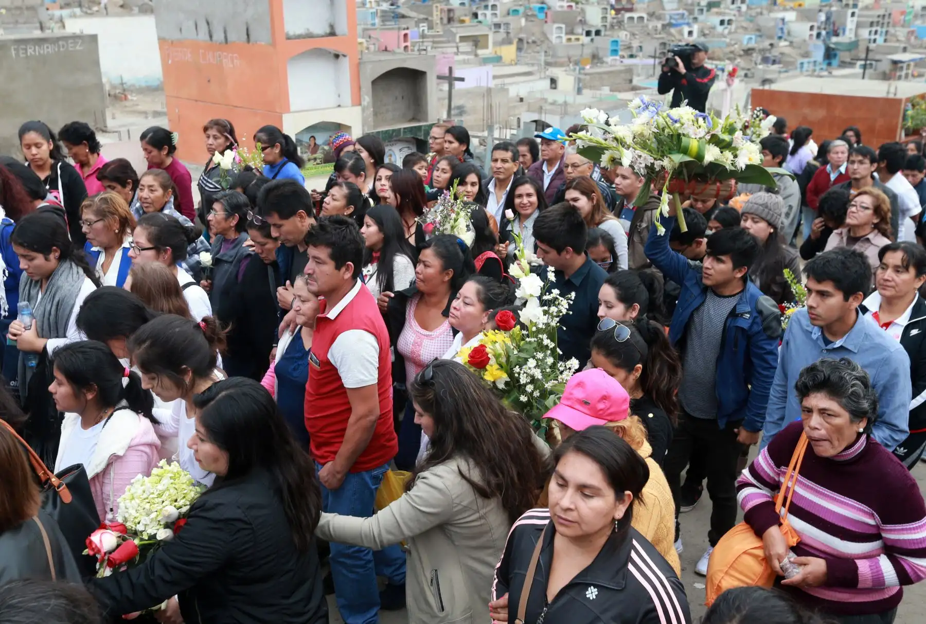 Entierro de Eyvi Ágreda Marchena , en el cementerio de Comas . Foto: ANDINA/Norman Córdova
