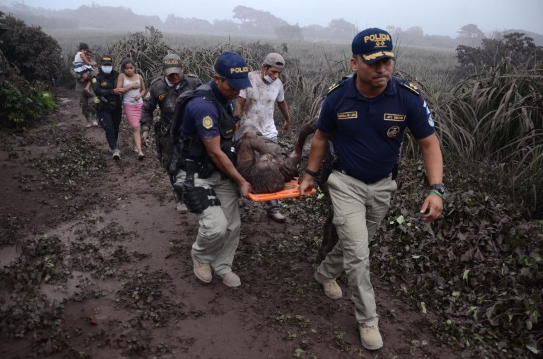 Al menos 25 muertos tras erupción de volcán El Fuego, en Guatemala.