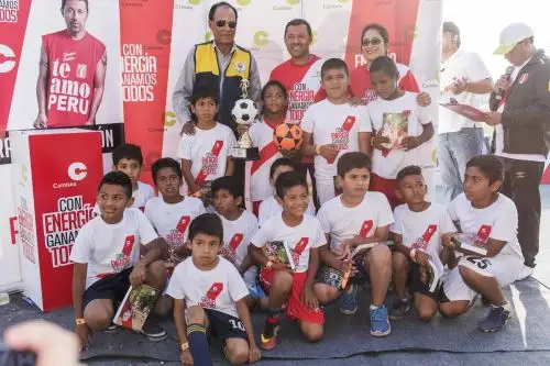 Clínica de fútbol en Pisco