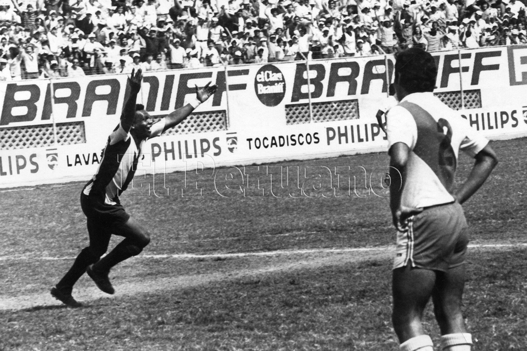 La tarde que hizo recordar al "Tanque de Casma". Perico León anotó los dos goles con los que Alianza Lima derrotó al Deportivo Municipal (16 diciembre 1973).Foto:Archivo Histórico El Peruano