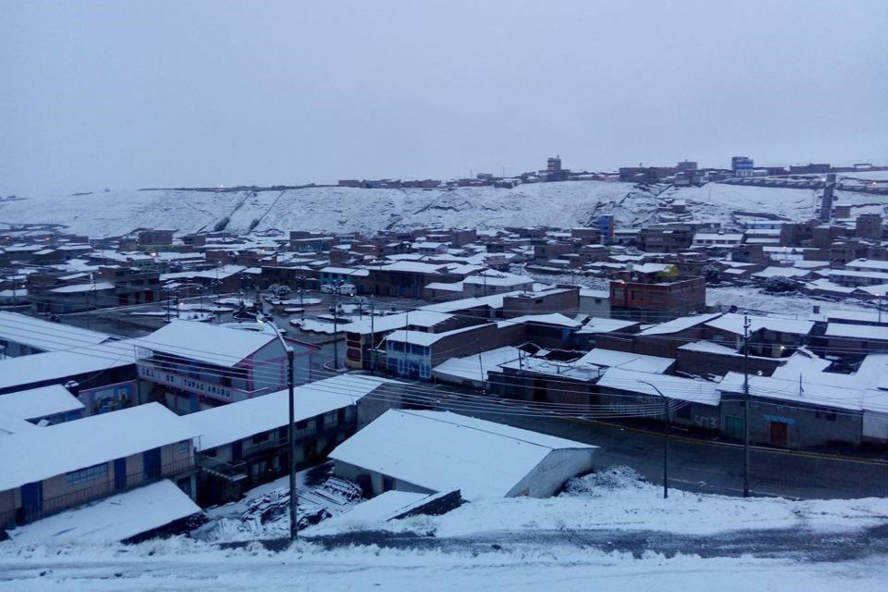 Nieve de más de 40 centímetros de alto cubre poblados de zonas altas de región Puno.Foto:  ANDINA.
