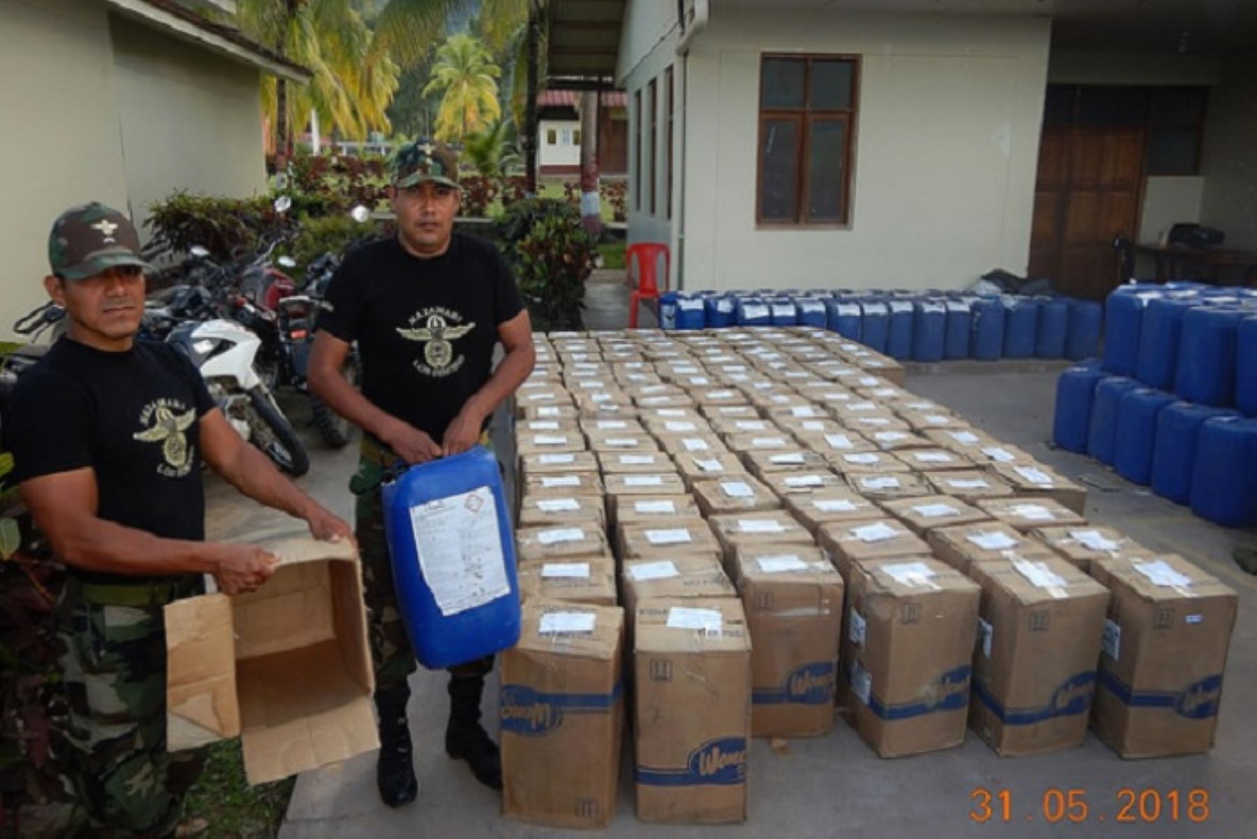 Los policías antidrogas hallaron tres toneladas de droga en las inmediaciones de la comunidad nativa Mazaronquiari, distrito de San Martín de Pangoa,región Junín.