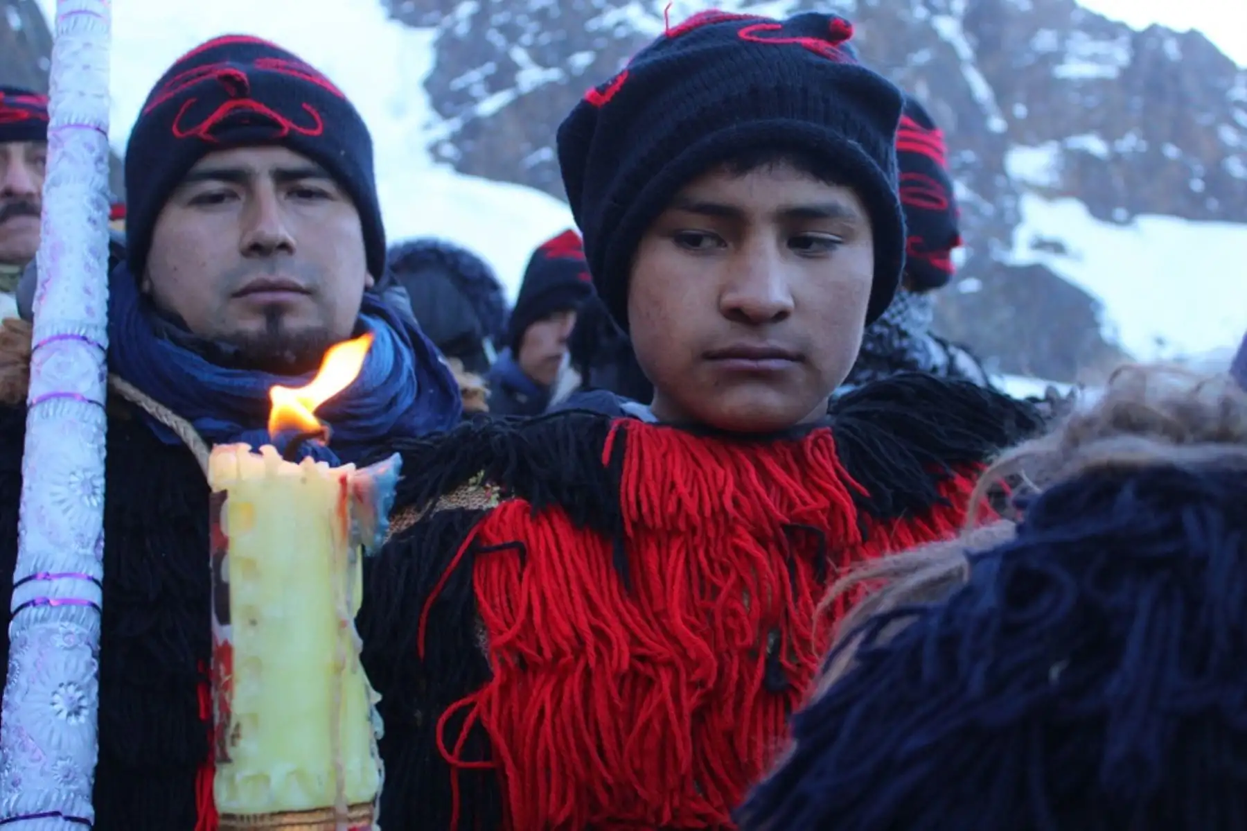 Después de la ceremonia, los miles de danzantes realizaron el “zimp’a” o trenzado de hileras de danzarines el cual fue del deleite de turistas nacionales y extranjeros. Foto: ANDINA/Percy Hurtado