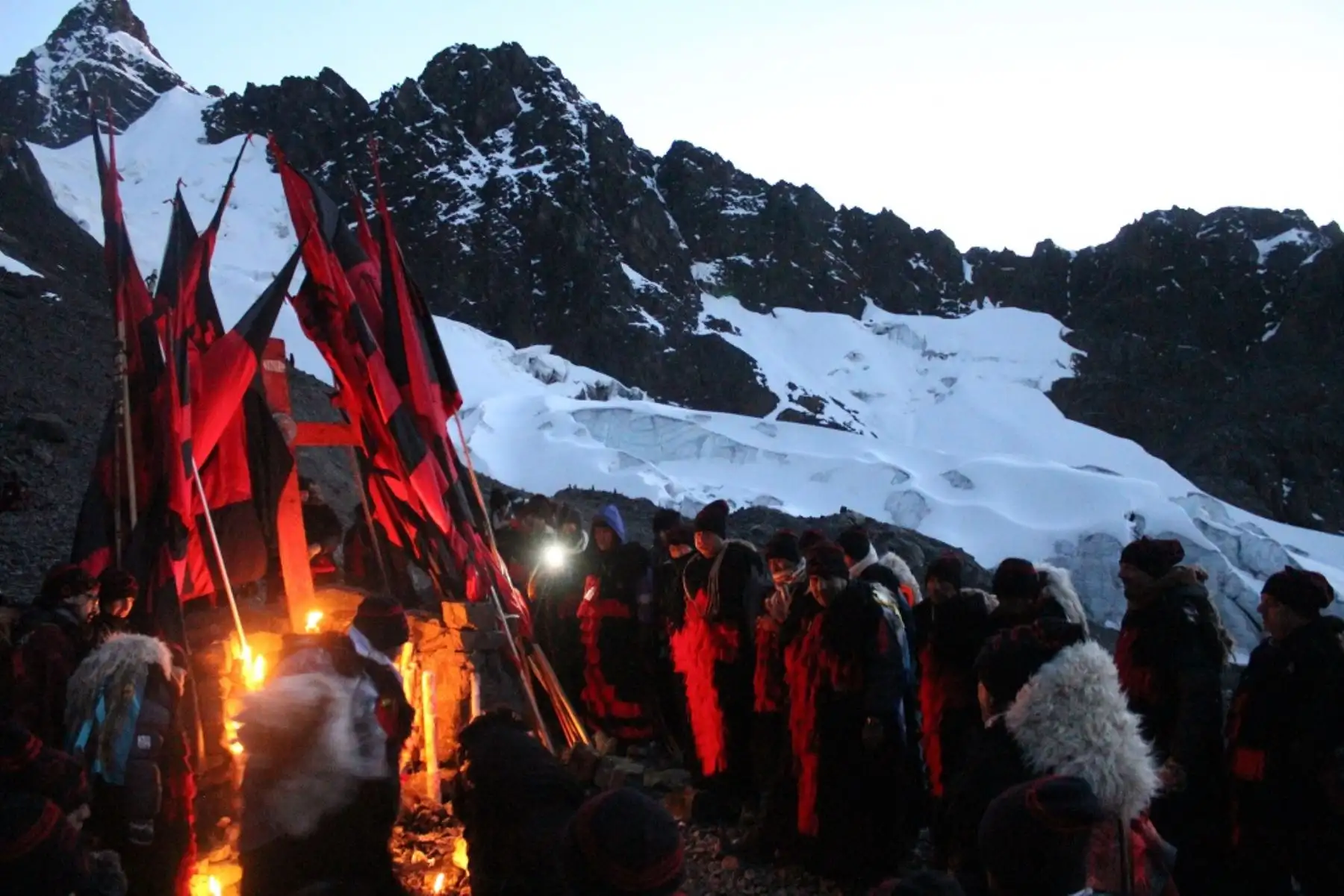 Miles de devotos acudieron en peregrinación hasta el Santuario del Señor de Qoyllur Riti, en las faldas del nevado Colque Punku, ubicado en el distrito de Ocongate, provincia de Quispicanchi, Cusco. Foto: ANDINA/Percy Hurtado
