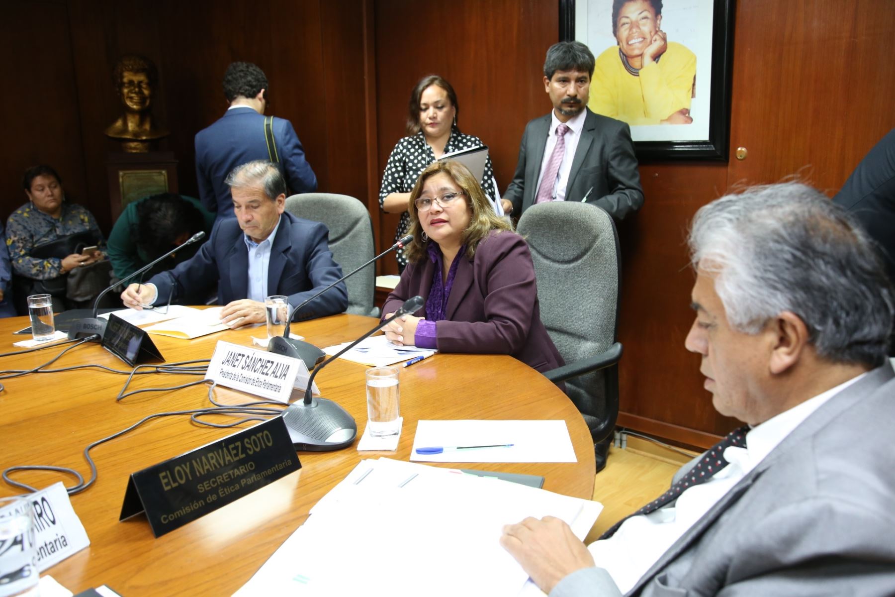 Comisión de Ética, presidido por la parlamentaria Janeth Sánchez.