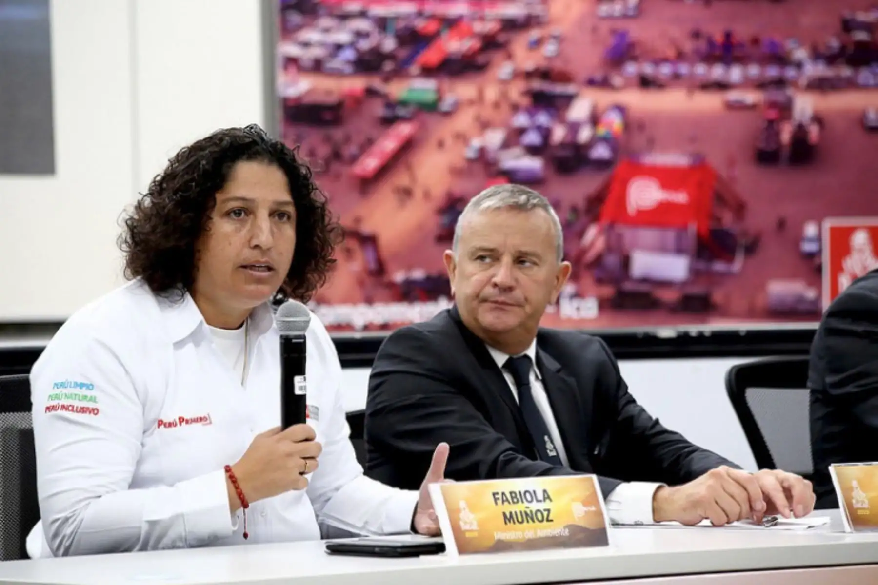 El Ministerio del Ambiente (Minam) se suma al esfuerzo conjunto que distintos sectores emprenden para garantizar que el Dakar 2019 sea exitoso y se realice con un manejo adecuado de los residuos sólidos, compensando las emisiones y asegurando la protección de nuestras áreas naturales.