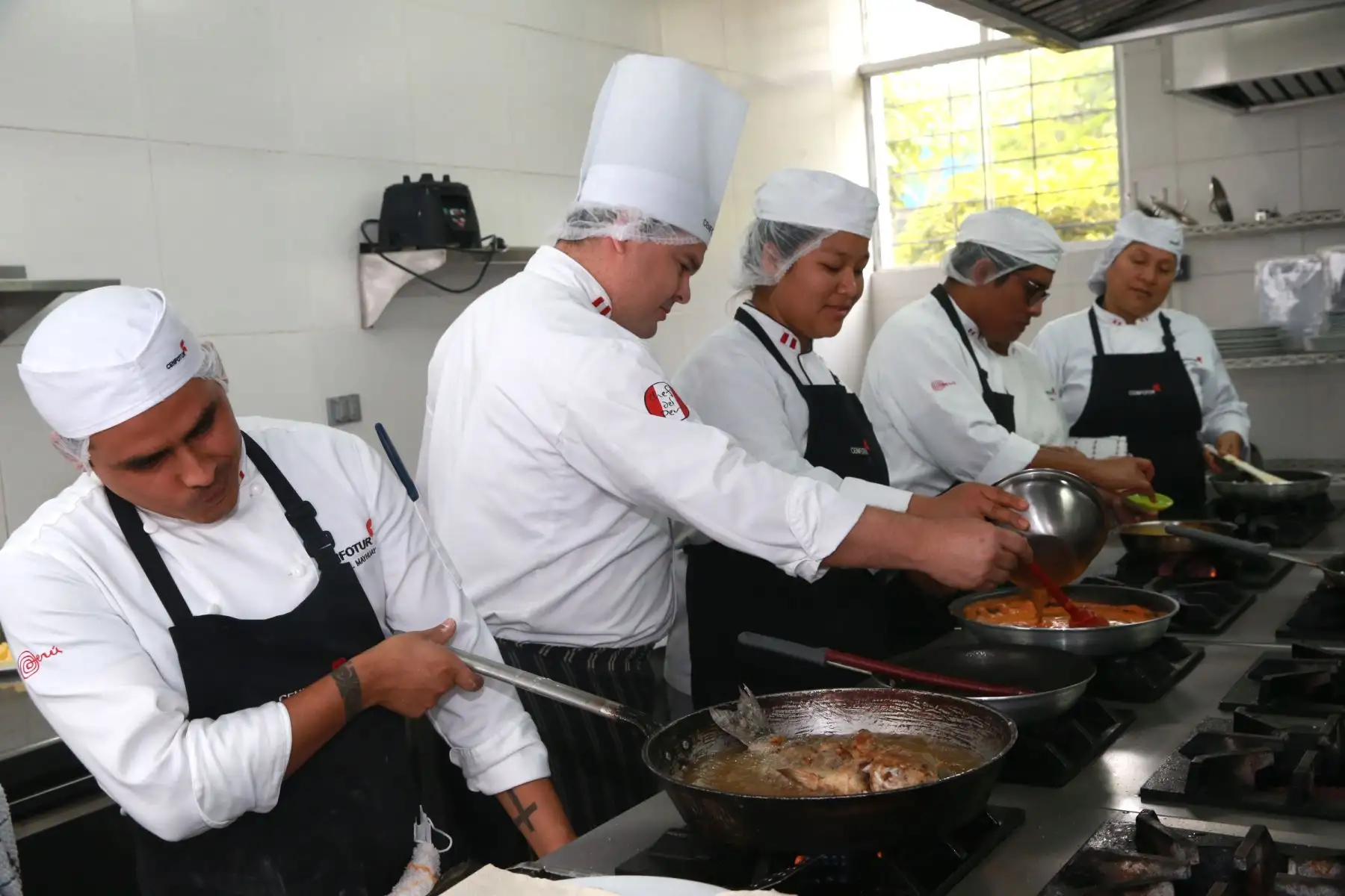 Profesionales de Gastronomía del Cenfotur son reconocidos por empleadores con mejores salarios .Foto: ANDINA/Norman Córdova