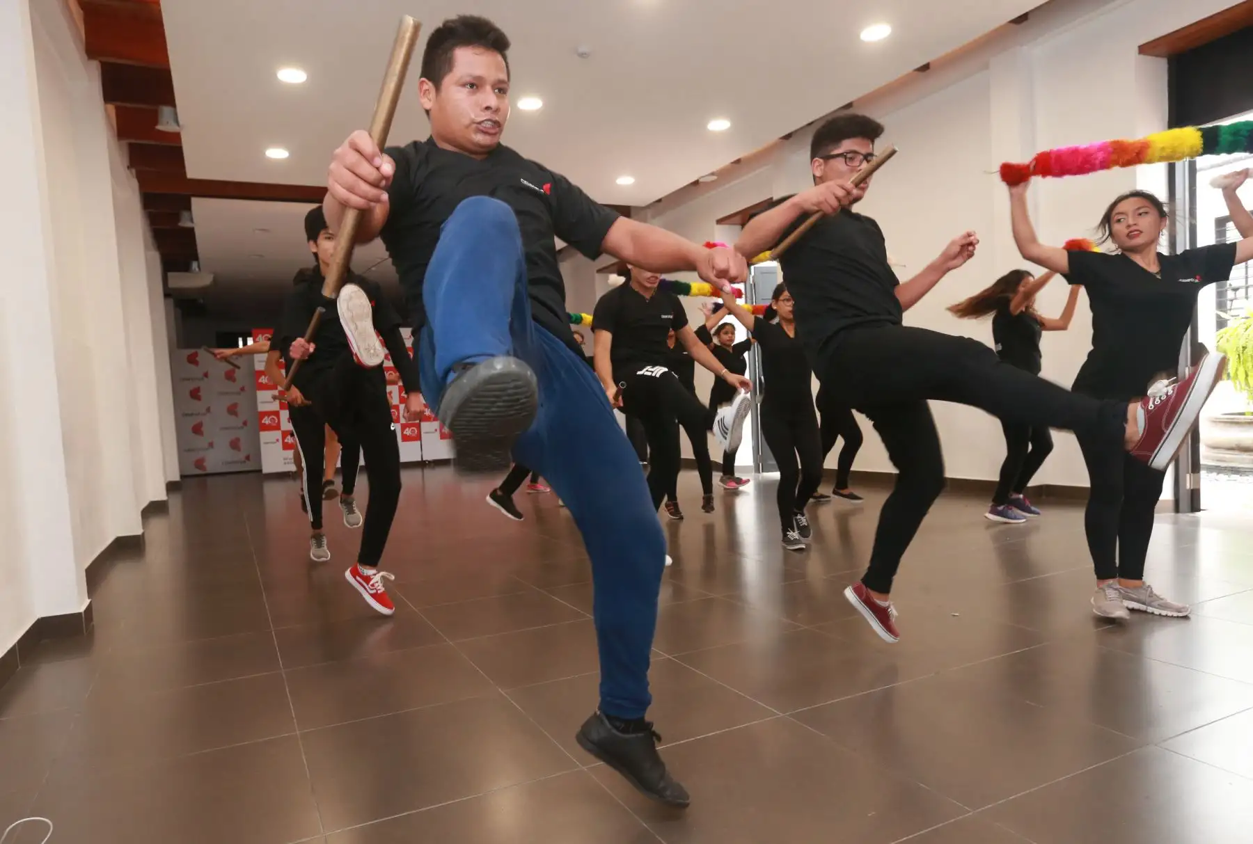 Estudiantes demuestran  habilidades que desarrollaron en el Taller de Danzas Folklóricas del Cenfotur. Foto: ANDINA/Norman Córdova