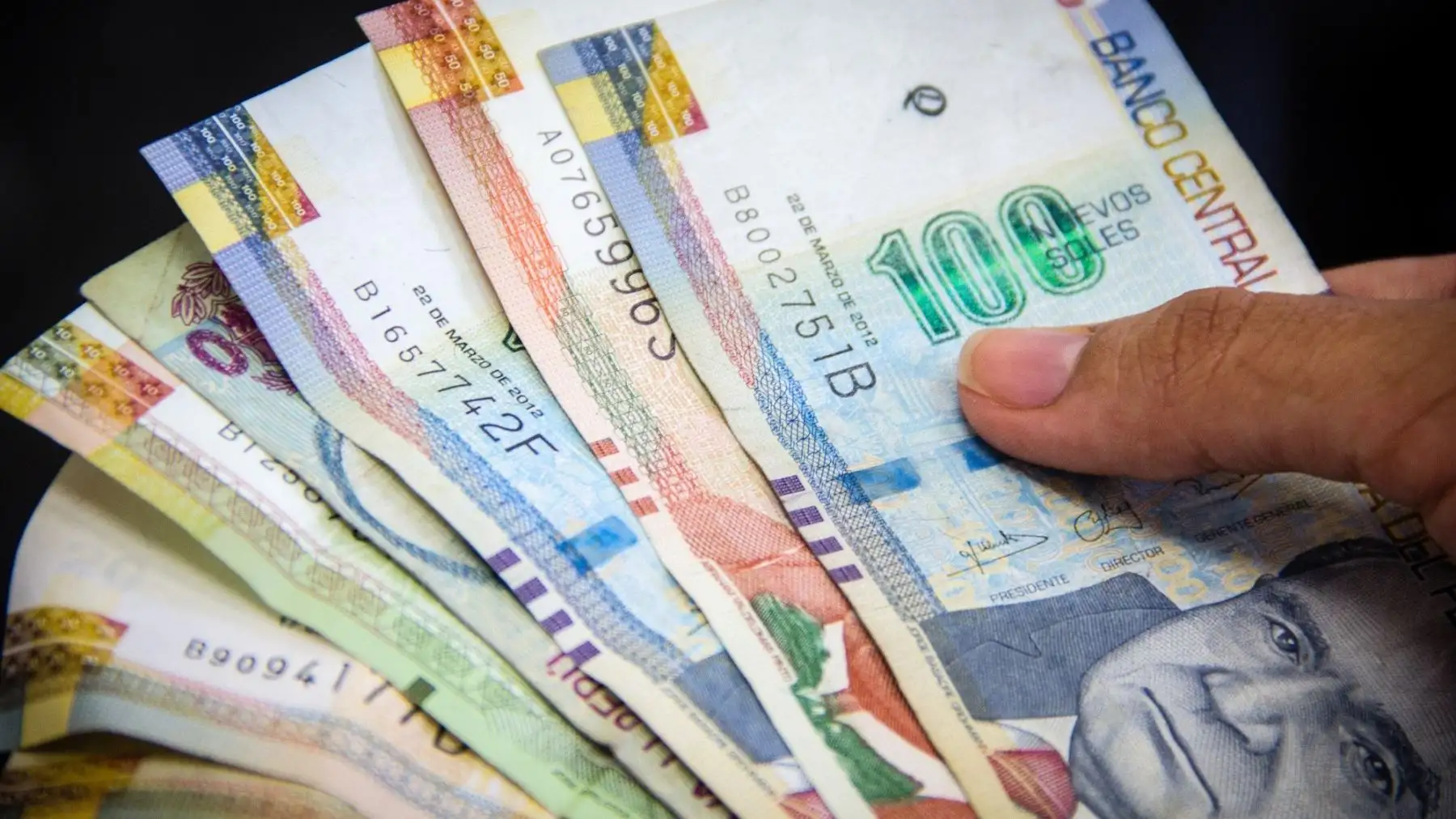 Usuarios deben buscar mejores condiciones para un crédito.