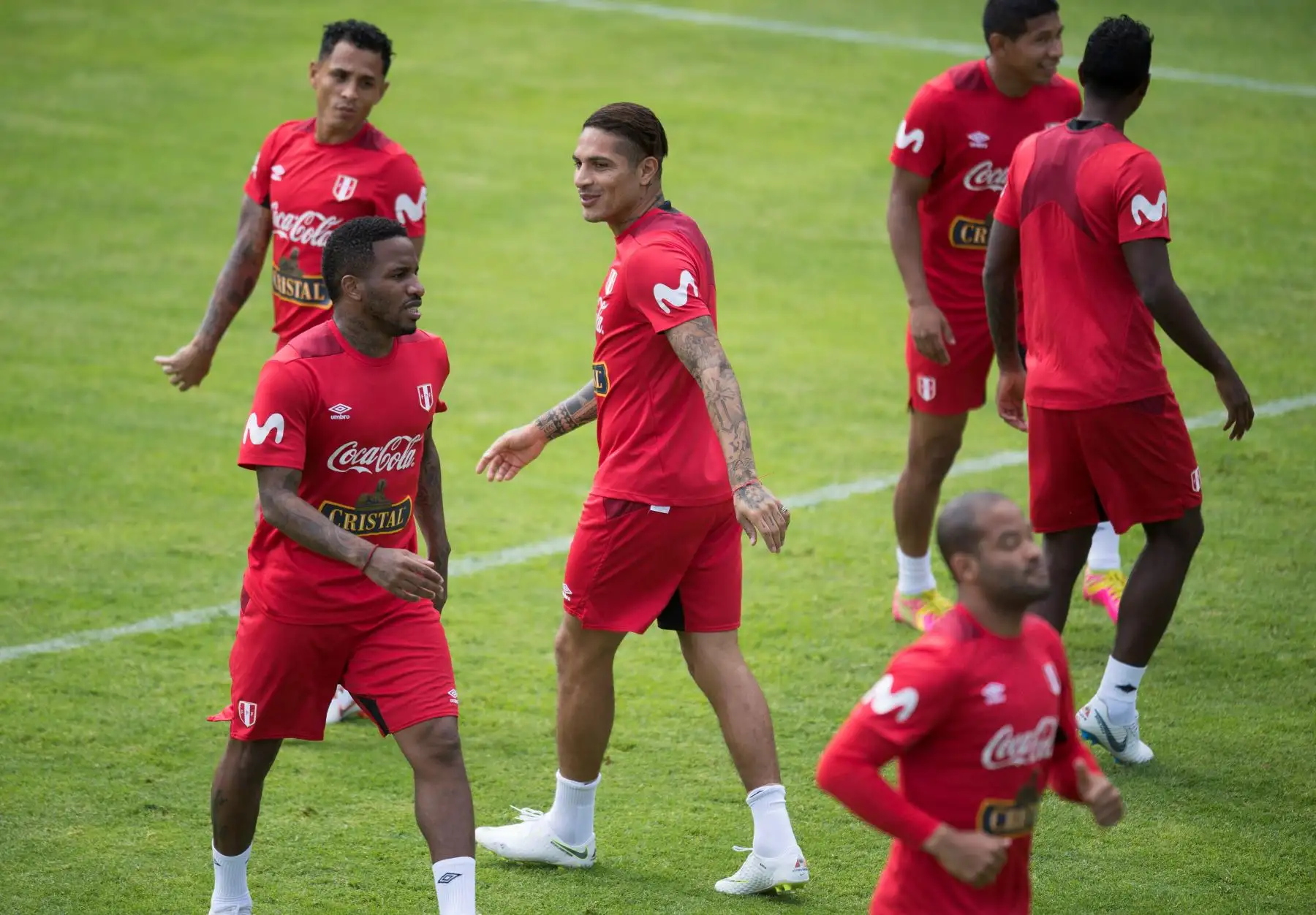 El delantero peruano Paolo Guerrero participa en el entrenamiento de la selección, en Schruns (Austria). Foto: EFE.