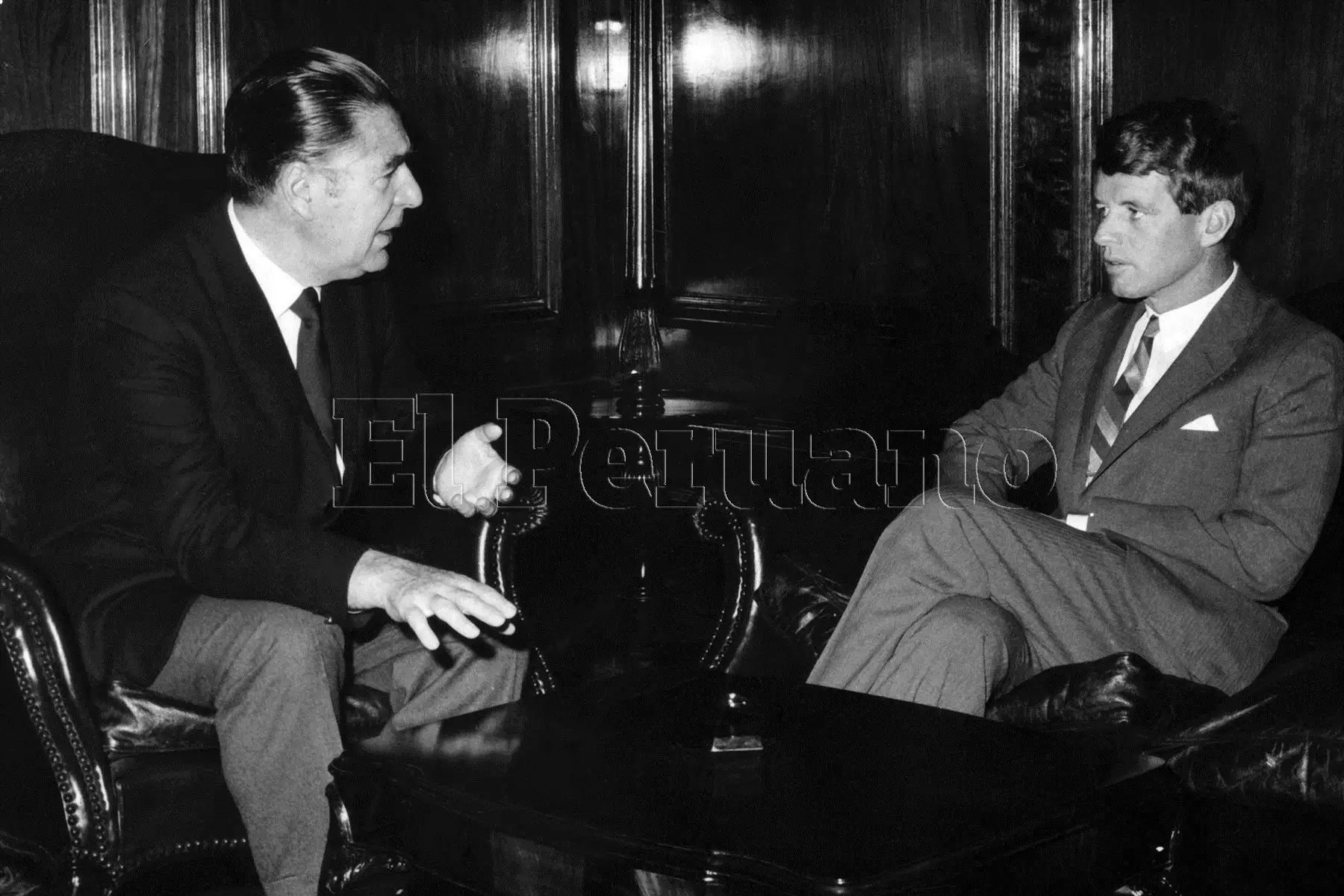 El presidente Fernando Belaunde recibió al senador estadounidense Robert Kennedy quien cumple una visita  de tres días a nuestro país (Lima,10 noviembre 1965). Foto: Archivo Histórico de El Peruano.