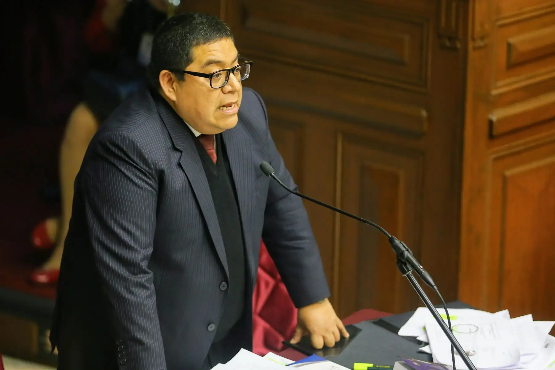 Abogado del congresista Guillermo Bocangel, Miguel Pérez, hace uso de la palabra ante los congresistas de la República. Foto: ANDINA/Luis Iparraguirre