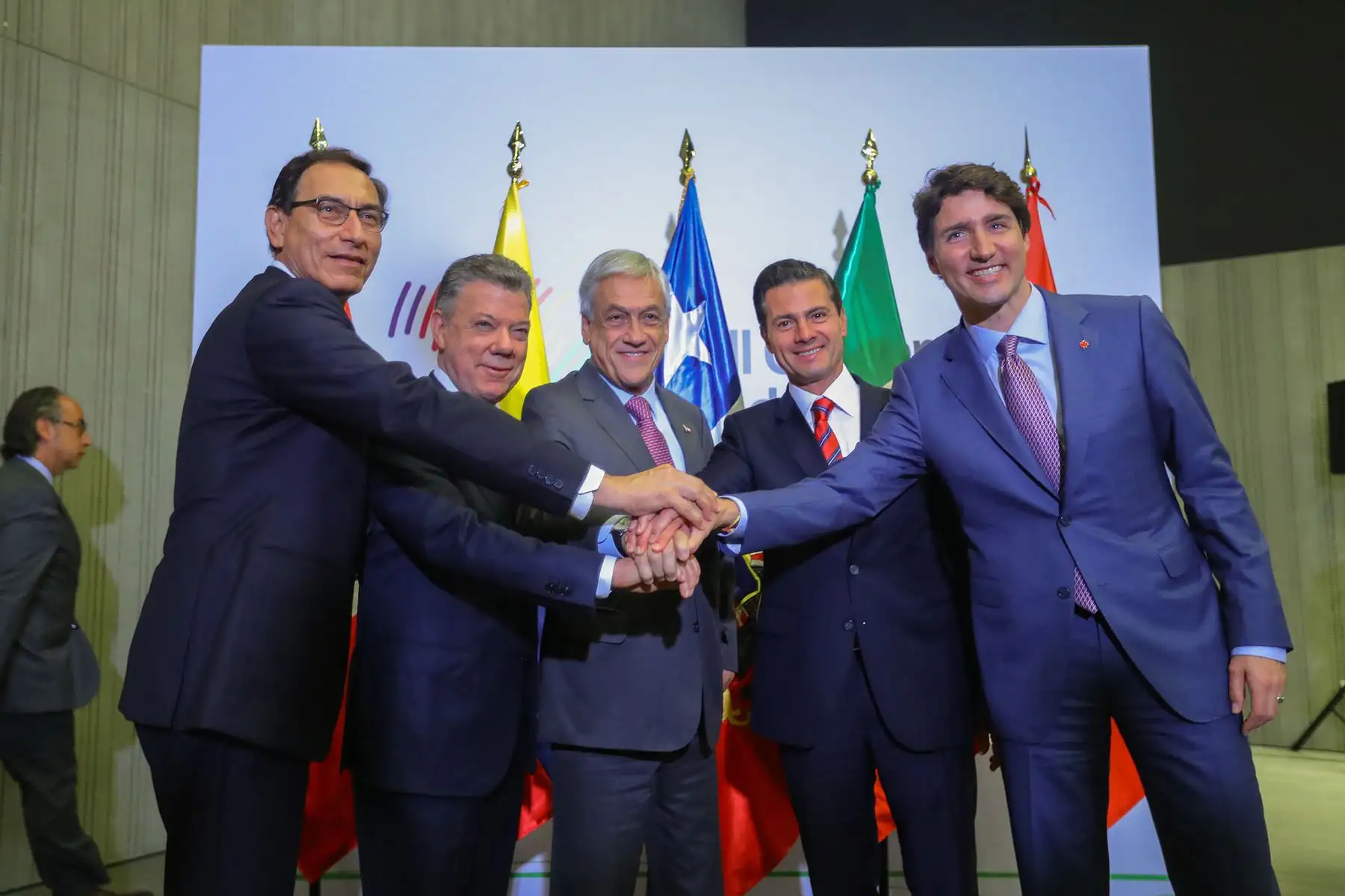 Lima - 14 abril 2018 / Reunión de presidentes de los países miembros de la Alianza del Pacífico Martín Vizcarra, Juan Manuel Santos; Sebastián Piñera y Enrique Peña Nieto con el primer ministro de Canadá, Justin Trudeau, en el marco de la Cumbre de las Américas. Foto: Presidencia Perú