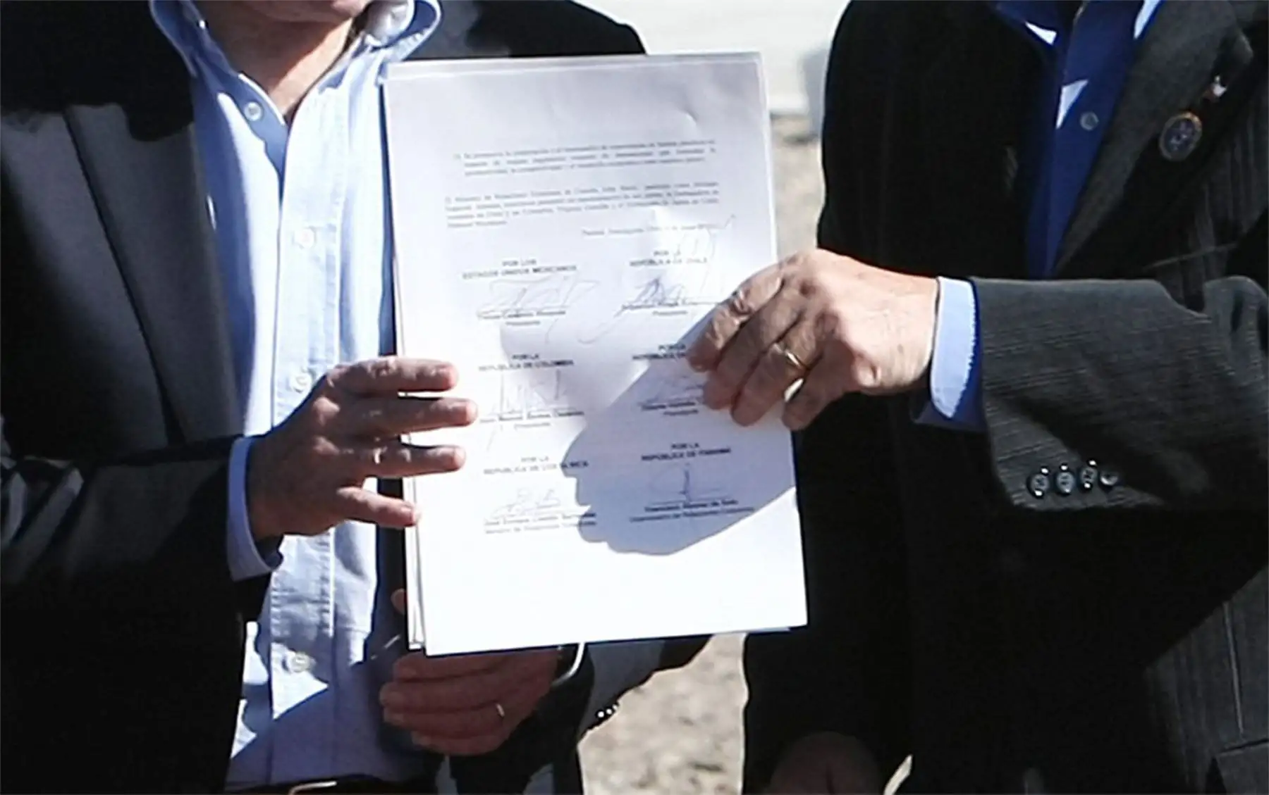 Cerro Paranal, Chile - 06 junio 2012 /  Los presidentes de Perú, Ollanta Humala; de Colombia, Juan Manuel Santos; de Chile, Sebastián Piñera; y de México, Felipe Calderón, firman el acuerdo marco de la IV Cumbre de la Alianza del Pacífico en el Observatorio Europeo Austral, Antofagasta. La Alianza del Pacífico -constituida hoy por iniciativa de Colombia, México, Perú y Chile- aspira a convertirse en el mecanismo de integración más dinámico de América Latina y en el principal motor económico de la región en