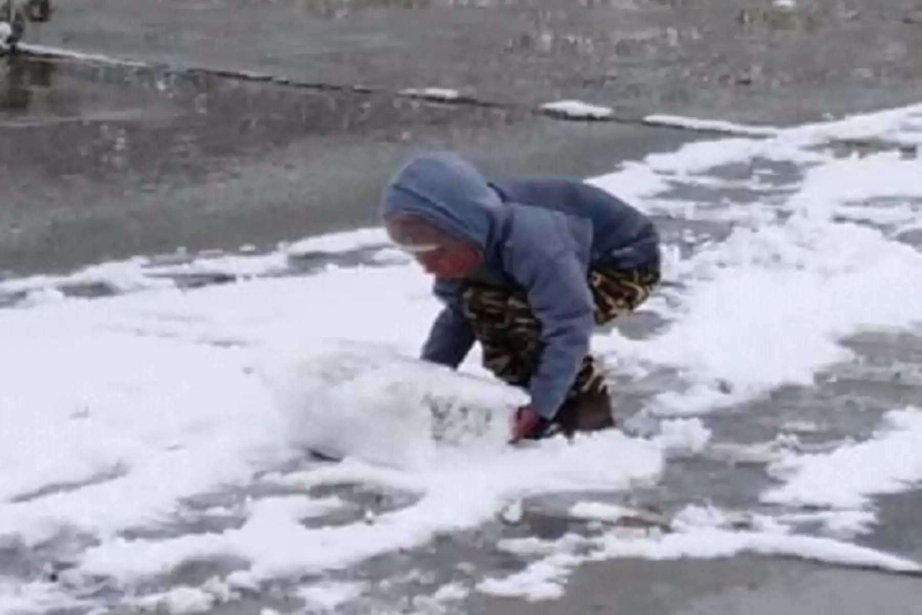 En diversos distritos de la sierra sur la temperatura descendió y la localidad de Tarata, en la provincia del mismo nombre, región Tacna, soportó el valor más bajo a nivel nacional, al registrar -18.1 grados Celsius en la estación Chuapalca,ANDINA/Difusión