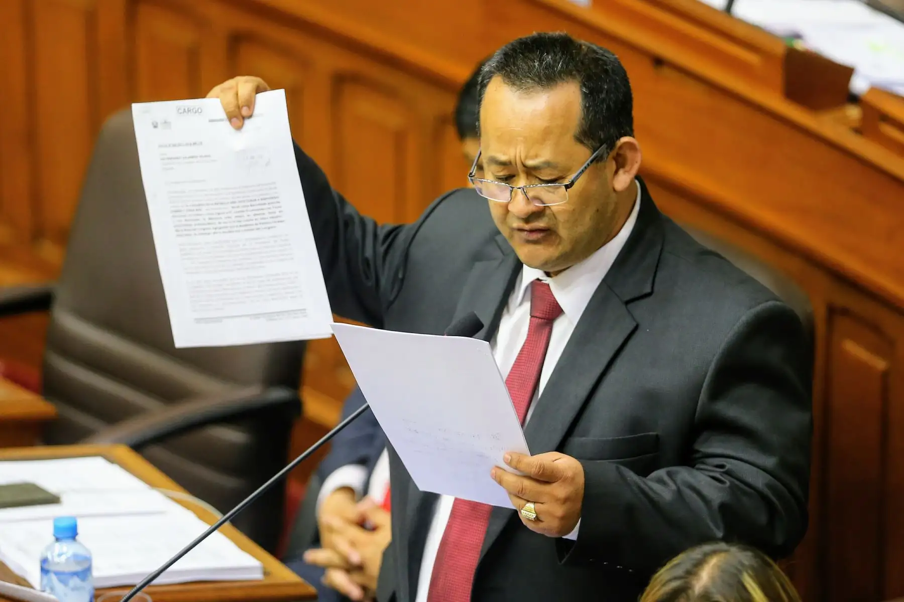 Congresista Bienvenido Ramirez hace uso de su derecho a defensa durante la sesión del congreso que estudia su desafuero. Foto: ANDINA/Luis Iparraguirre