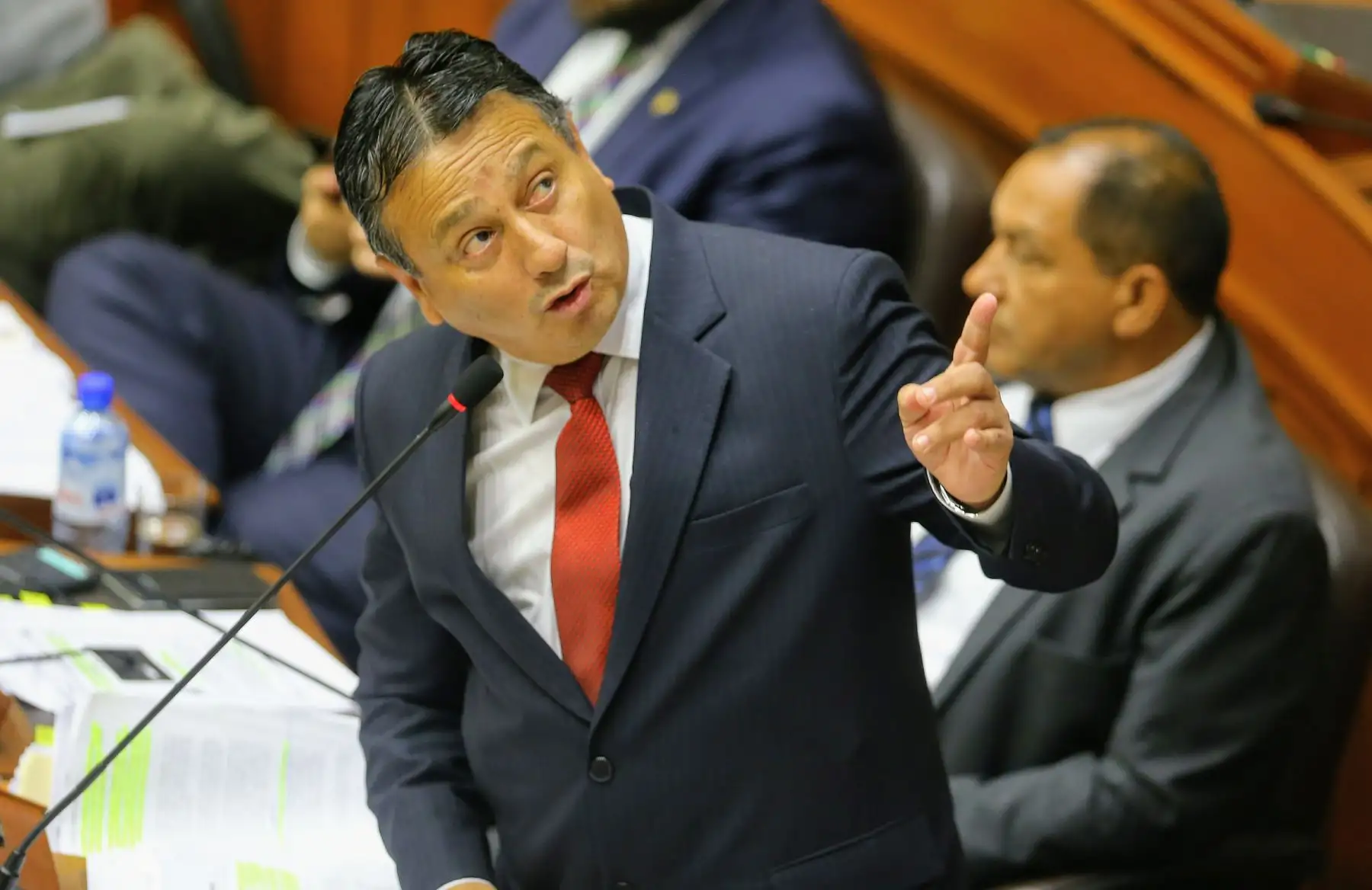 Congresista Bocangel se dirige a sus colegas congresistas haciendo uso de su derecho a defensa. Foto: ANDINA/Luis Iparraguirre