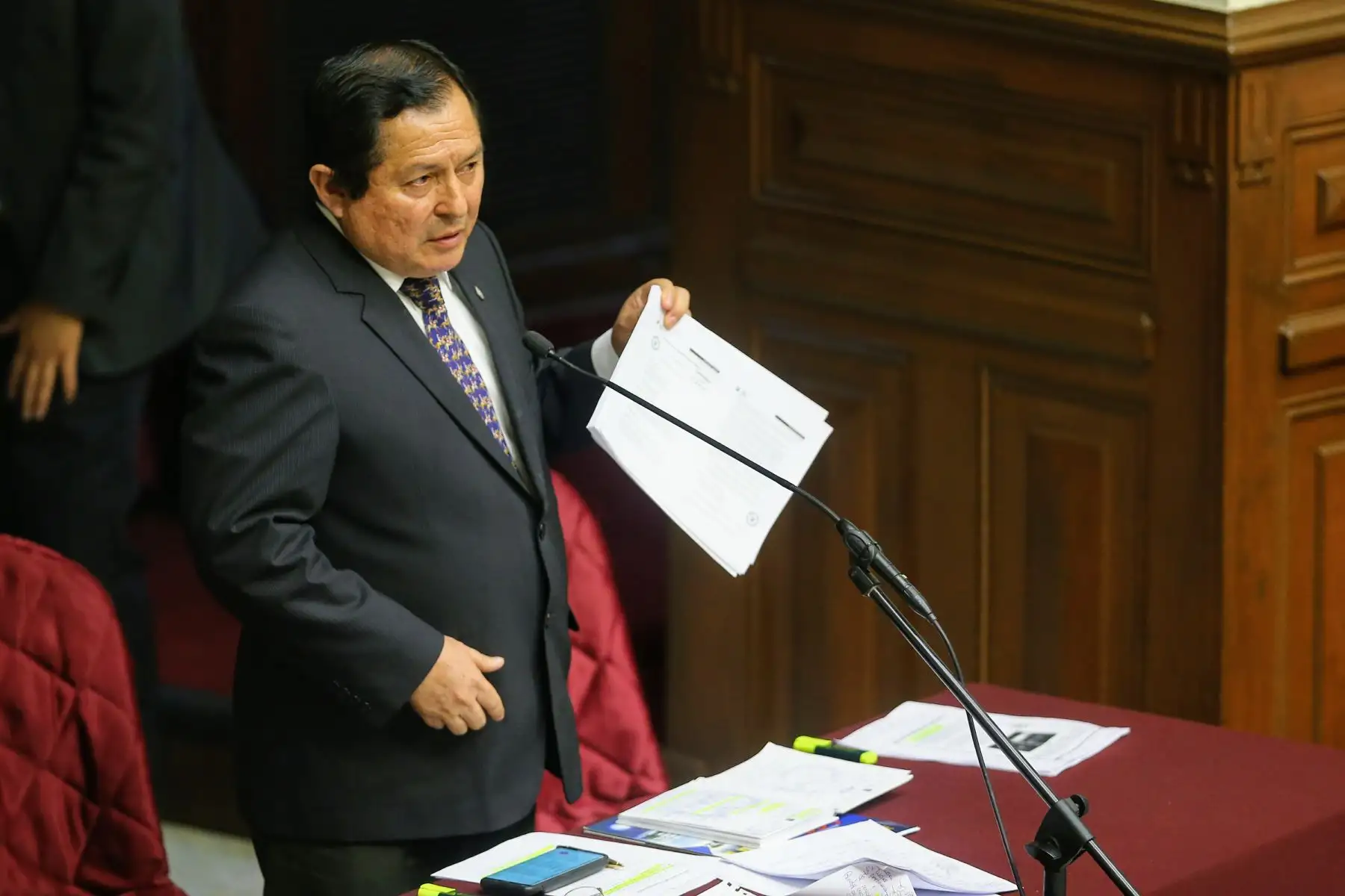 Abogado del congresista Bienvenido Ramírez, defiende a su patrocinado de la acusación constitucional en el Congreso de la República. Foto: ANDINA/Luis Iparraguirre