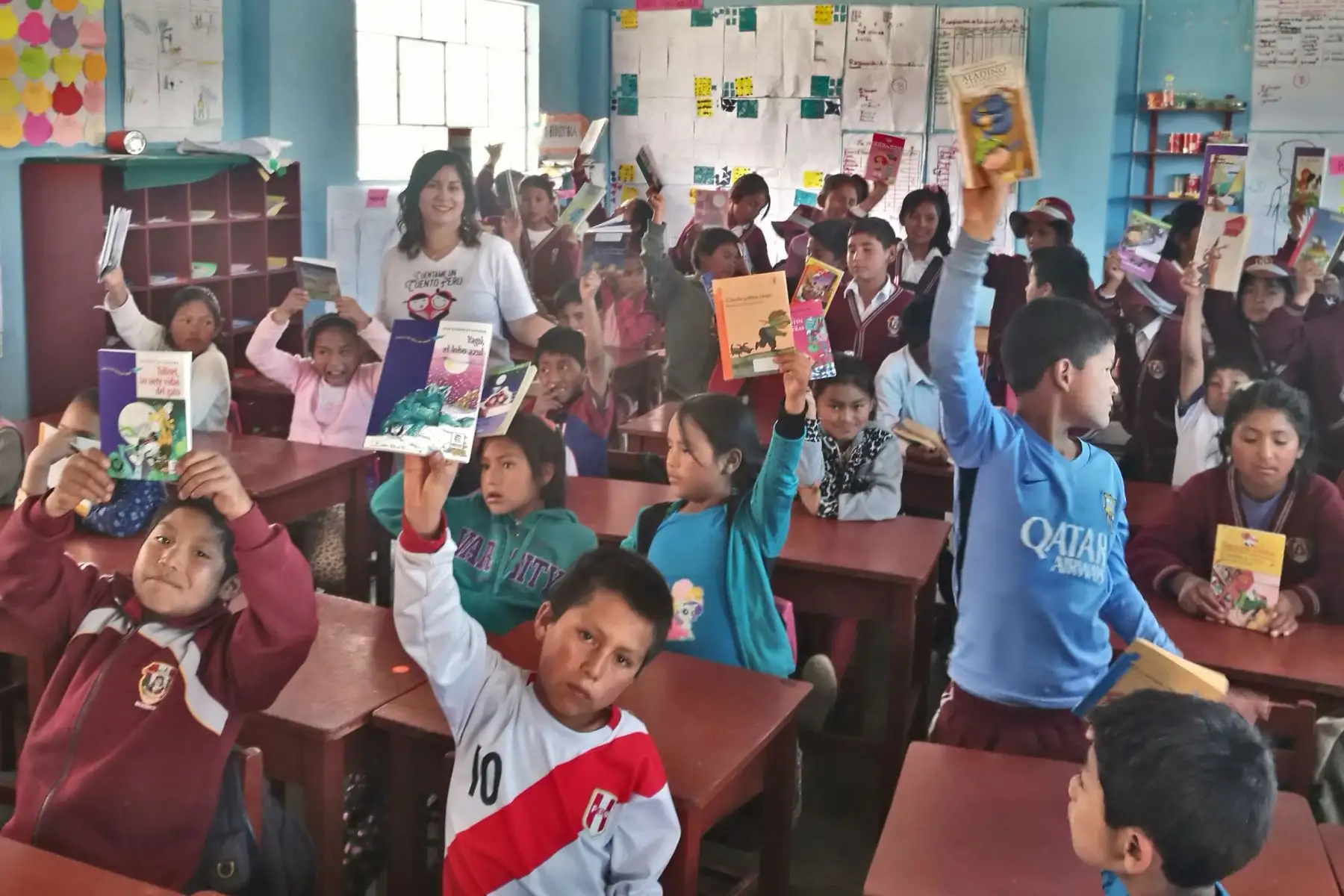 Desde octubre pasado, el colectivo Cuéntame Un Cuento Perú ha donado más de 2,500 libros en beneficio de 1,700 estudiantes de inicial, primaria y secundaria de los colegios de la costa, sierra y selva.Foto:ANDINA/VCCP