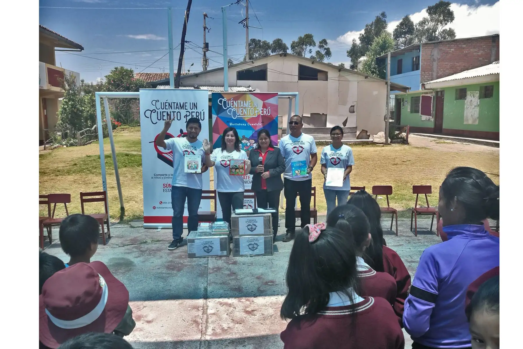 El primer equipo de esta iniciativa estuvo integrado por la ciudadana Patricia Mejía, sus dos hijos, su esposo, una profesora de educación inicial y otra de un instituto superior. Se sumaron otros profesionales y dos estudiantes universitarios.Foto:ANDINA/vccp