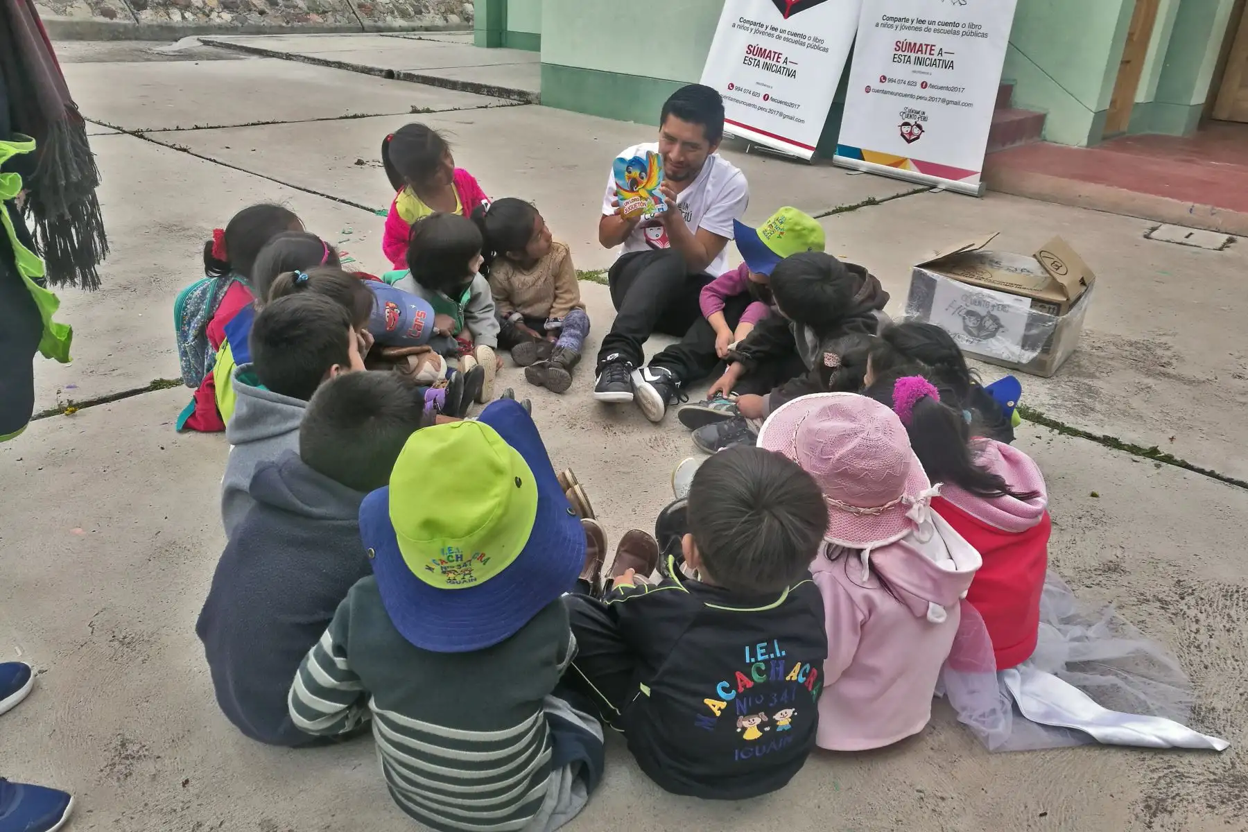 Hay sed de libros. Les han solicitado su visita colegios de Huaycán, Villa El Salvador, Huachipa, Barrios Altos y Pucusana. Ellos también buscan colegios de sierra y selva. Llevar cultura y crear una nueva sociedad no es un cuento. Es una historia que puede ser realidad.Foto:ANDINA/VCCP