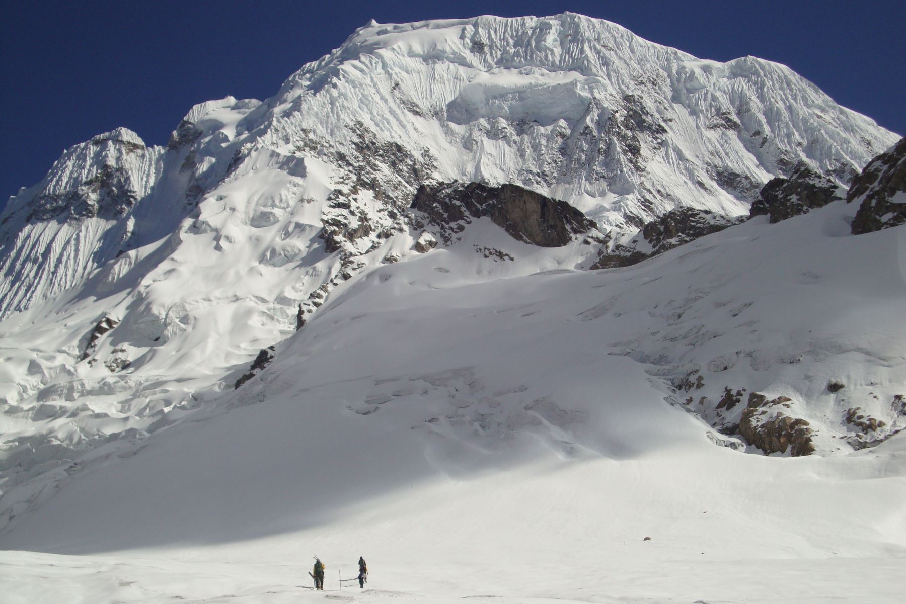 Hoy se presenta nuevo Inventario Nacional de Glaciar. En la imagen el glaciar Incachiriasca, ubicado en el nevado Salkantay, Cordillera Vilcanota, región Cusco. ANDINA/Difusión
