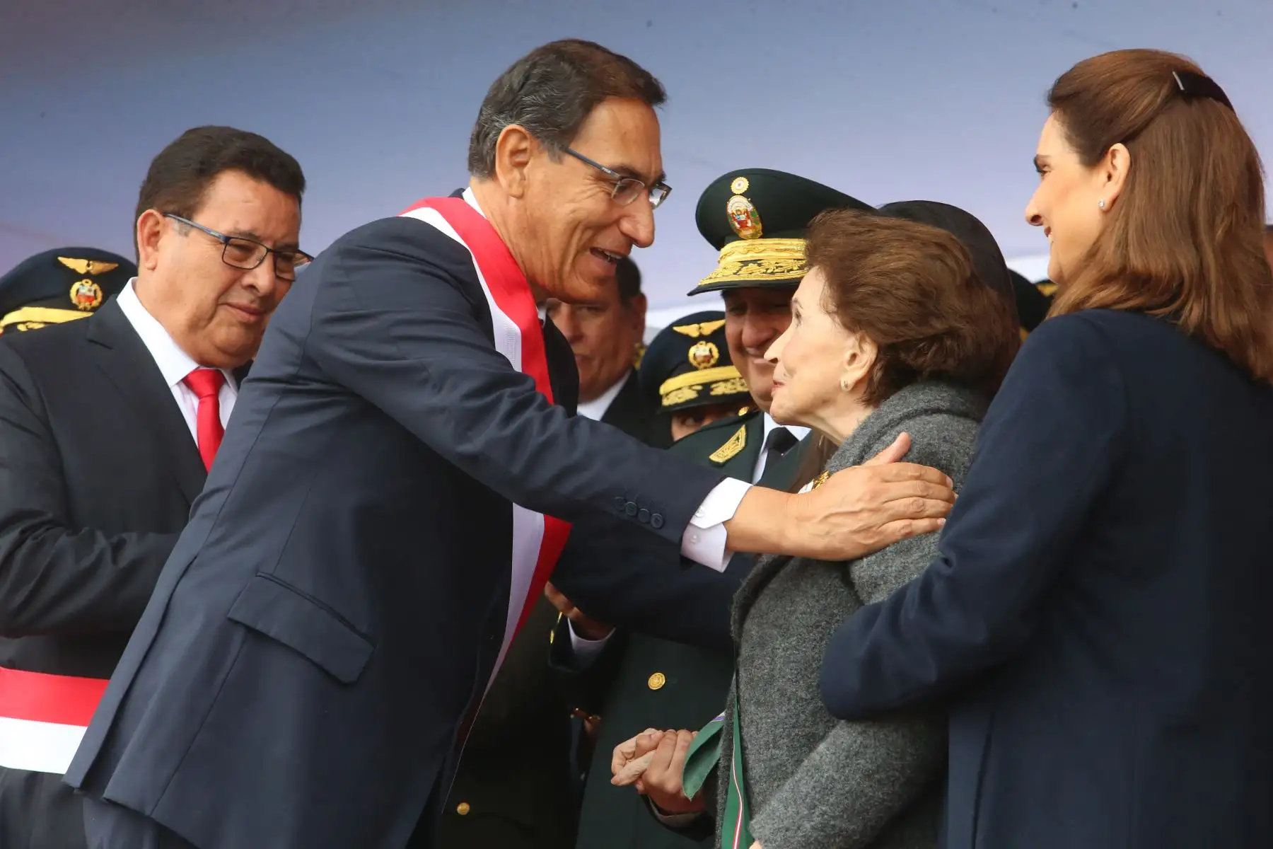 El presidente Martin Vizcarra, participa en la ceremonia por el 138.° aniversario de la Batalla de Arica y de Renovación del Juramento de Fidelidad a la Bandera, que se realiza en la Plaza Bolognesi. Foto: ANDINA/Prensa Presidencia