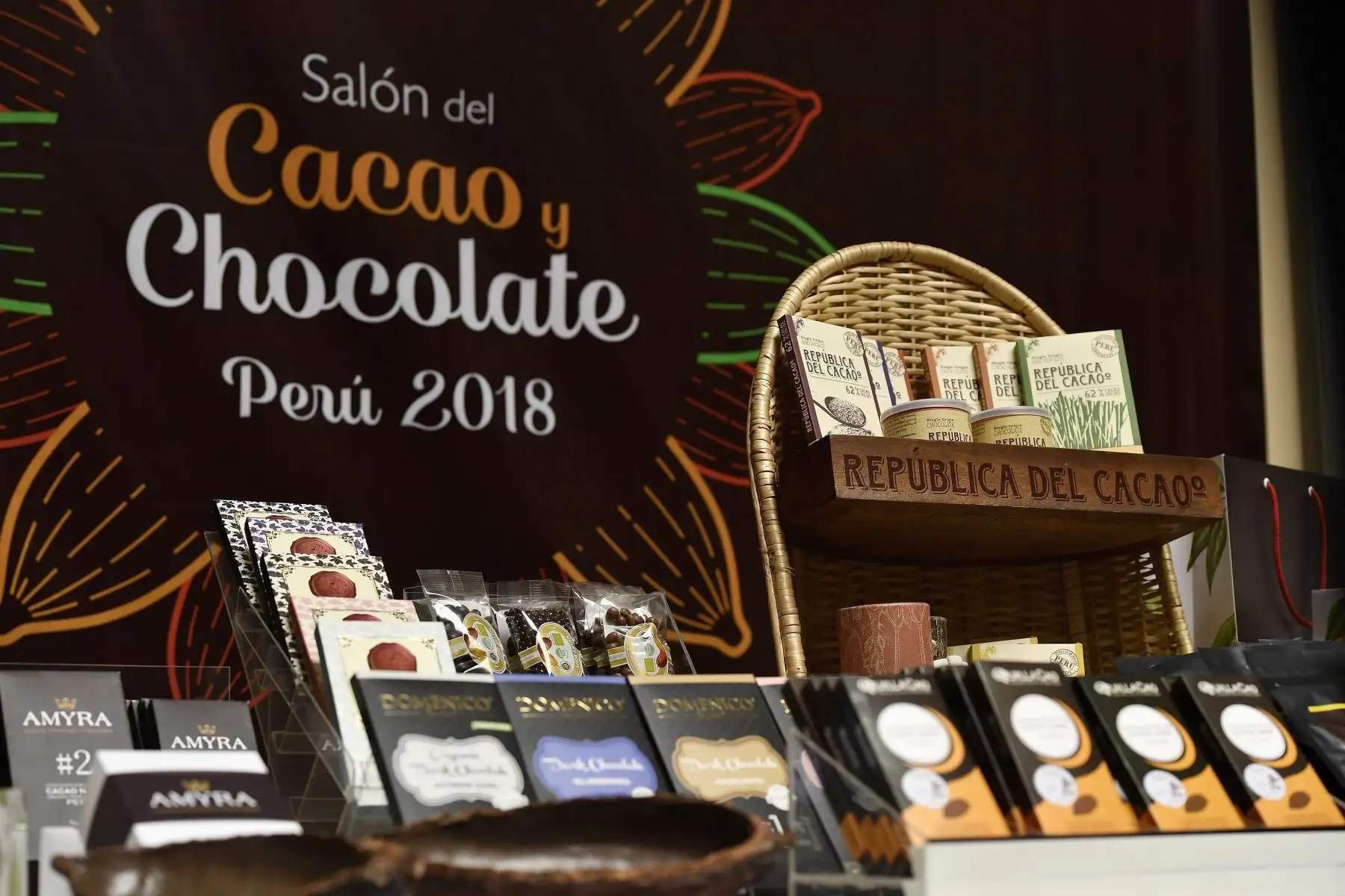Empresarios de Alemania, Chile, Japón, Inglaterra, Italia y Estados Unidos están interesados en comprar cacao producido en el Valle de los Ríos Apurímac, Ene y Mantaro (Vraem), por lo que en el marco del IX Salón del Cacao y Chocolate que se realiza en Lima se pactaron 40 citas de negocios entre productores y representantes de compañías de esos países.Foto:  ANDINA/Difusión