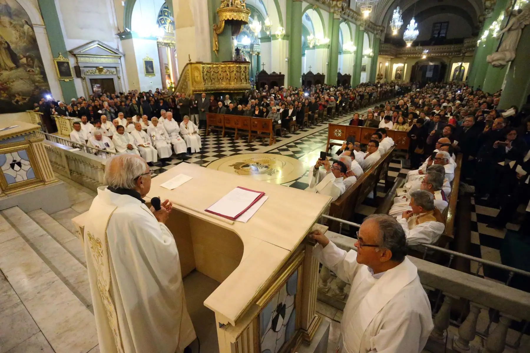 Misa en la iglesia Santo Domingo, para celebrar el cumpleaños del padre Gutiérrez. Foto: ANDINA/Luis Iparraguirre