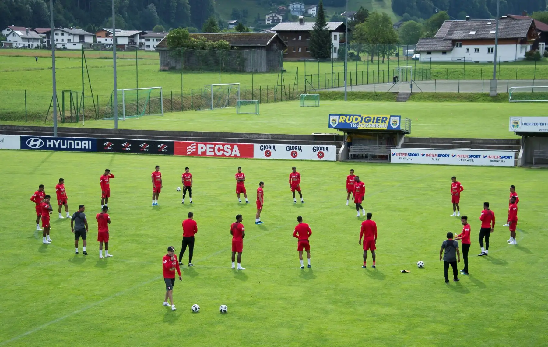 La selección peruana participa en un entrenamiento de su selección en Schruns, Austria.Foto: EFE