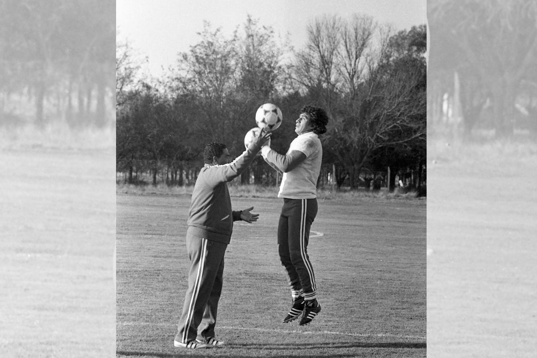 Córdoba, Argentina - 1 junio 1978  / El técnico Marcos Calderón y el arquero Ramón Quiroga en los entrenamientos de la selección peruana de fútbol antes de su debut en Argentina 78.    
 Foto:Archivo Histórico El Peruano