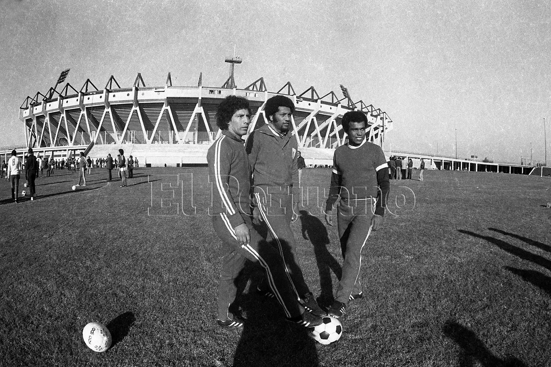 Córdoba, Argentina - 12 junio 1978 / César Cueto, José Velásquez y Teófilo Cubillas llamaron la atención de la prensa internacional en los entrenamientos de la selección peruana de fútbol que se prepara para la segunda fase del Mundial Argentina 78. Foto:Archivo Histórico El Peruano