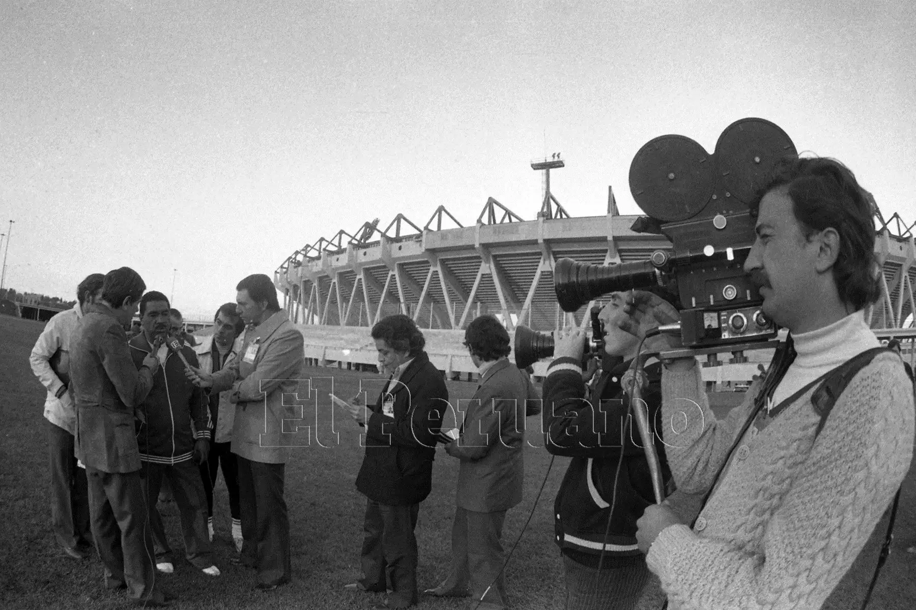 Córdoba, Argentina - 1 junio 1978  / El técnico Marcos Calderón declara a la prensa después de dirigir los entrenamientos de la selección peruana de fútbol con miras al partido frente a Escocia. Foto:Archivo Histórico El Peruano