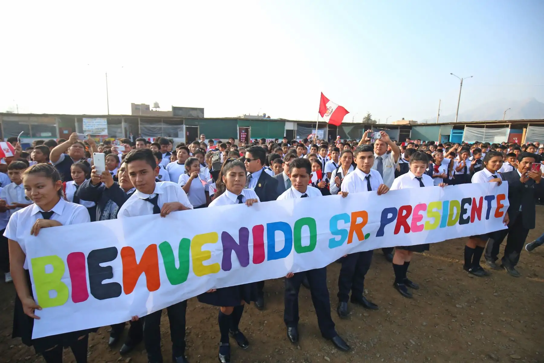 Presidente  Martin Vizcarra inspeccionó las obras de mejoramiento de la Institución Educativa Julio Gutiérrez en Huanchaco. Foto:ANDINA/Prensa Presidencia