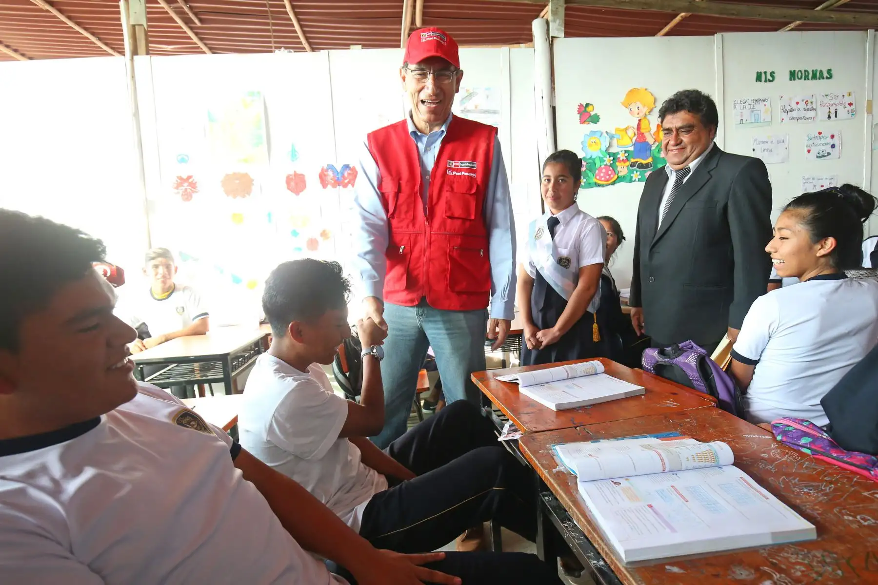 Presidente  Martin Vizcarra inspeccionó las obras de mejoramiento de la Institución Educativa Julio Gutiérrez en Huanchaco. Foto:ANDINA/Prensa Presidencia