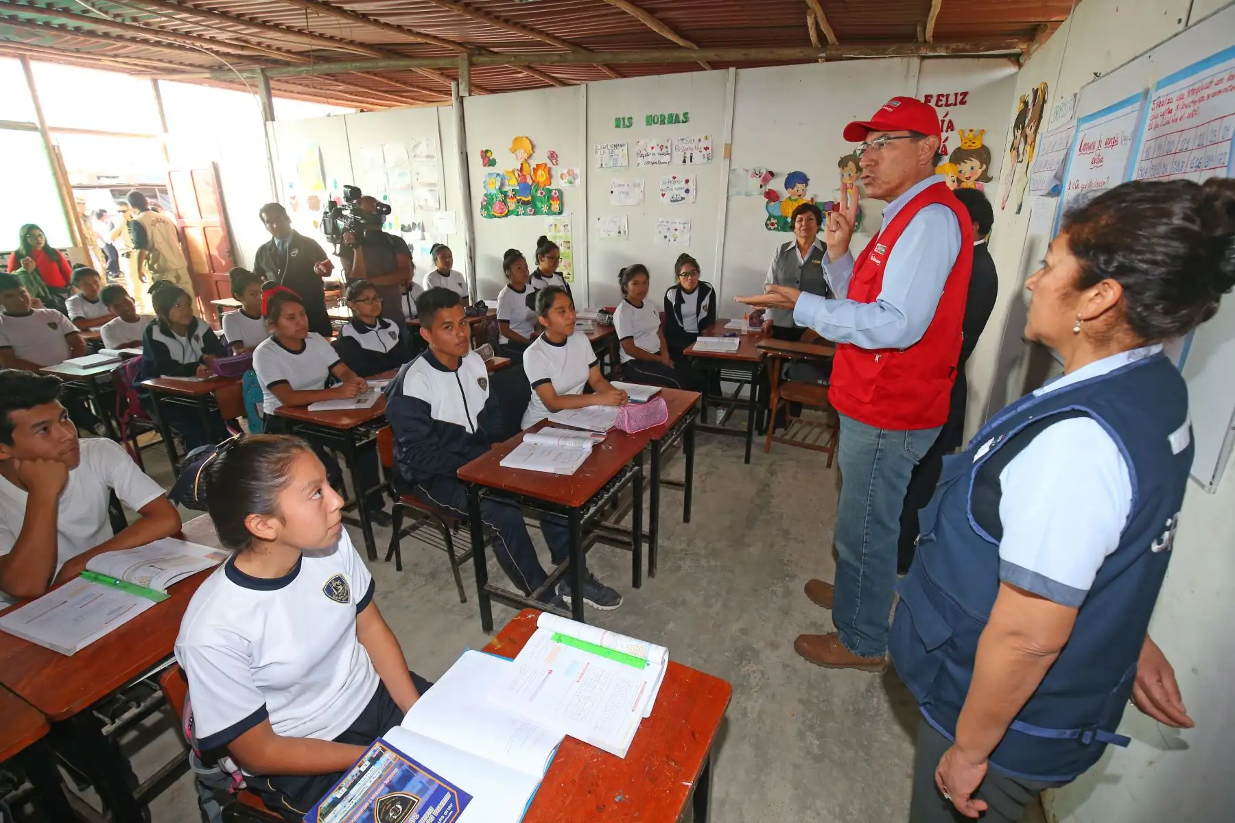Presidente  Martin Vizcarra inspeccionó las obras de mejoramiento de la Institución Educativa Julio Gutiérrez en Huanchaco. Foto:ANDINA/Prensa Presidencia