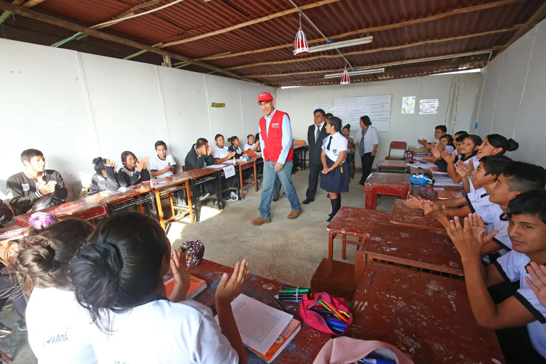 Presidente  Martin Vizcarra inspeccionó las obras de mejoramiento de la Institución Educativa Julio Gutiérrez en Huanchaco. Foto:ANDINA/Prensa Presidencia