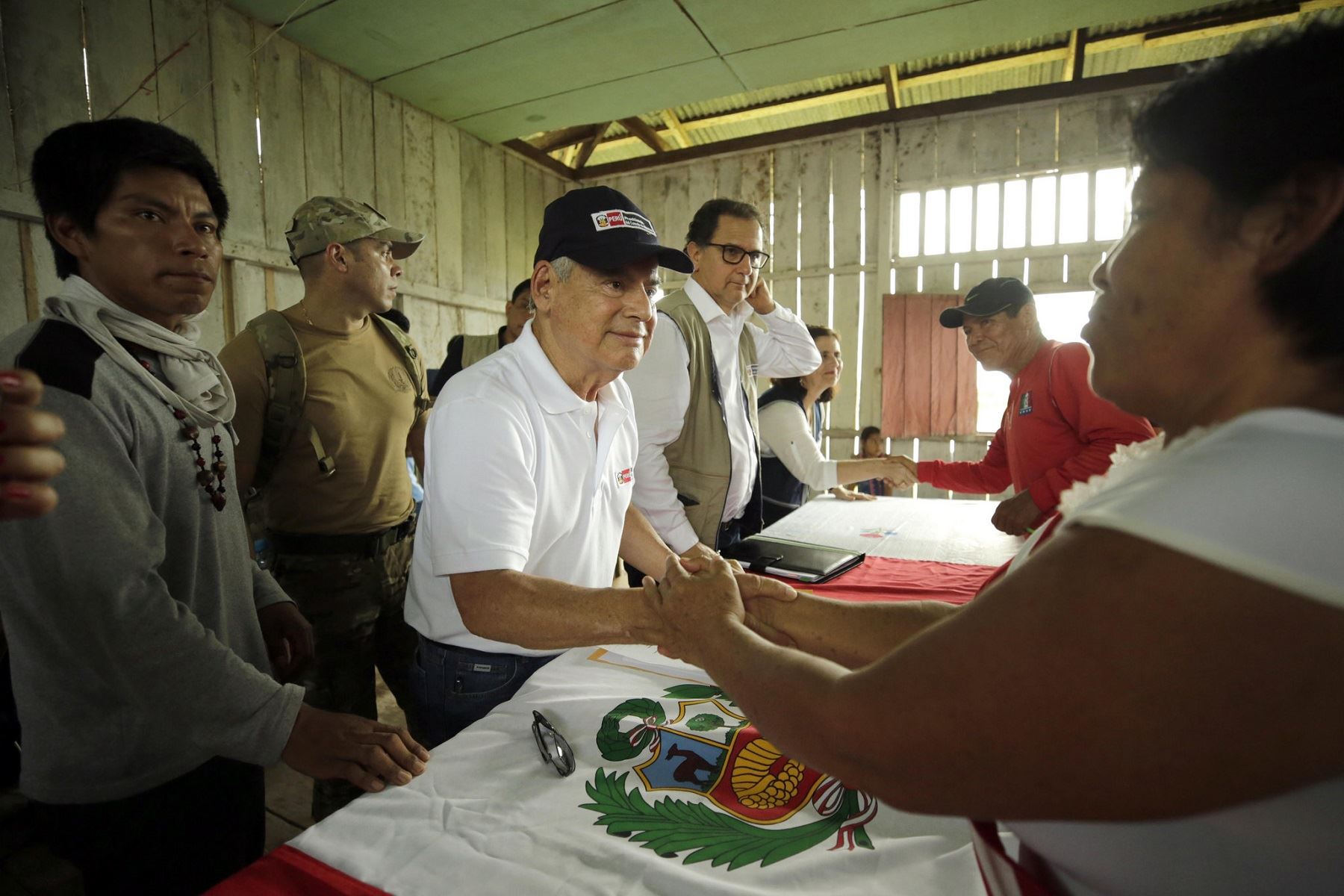 Jefe del Gabinete, César Villanueva, visita comunidades nativas de Loreto.