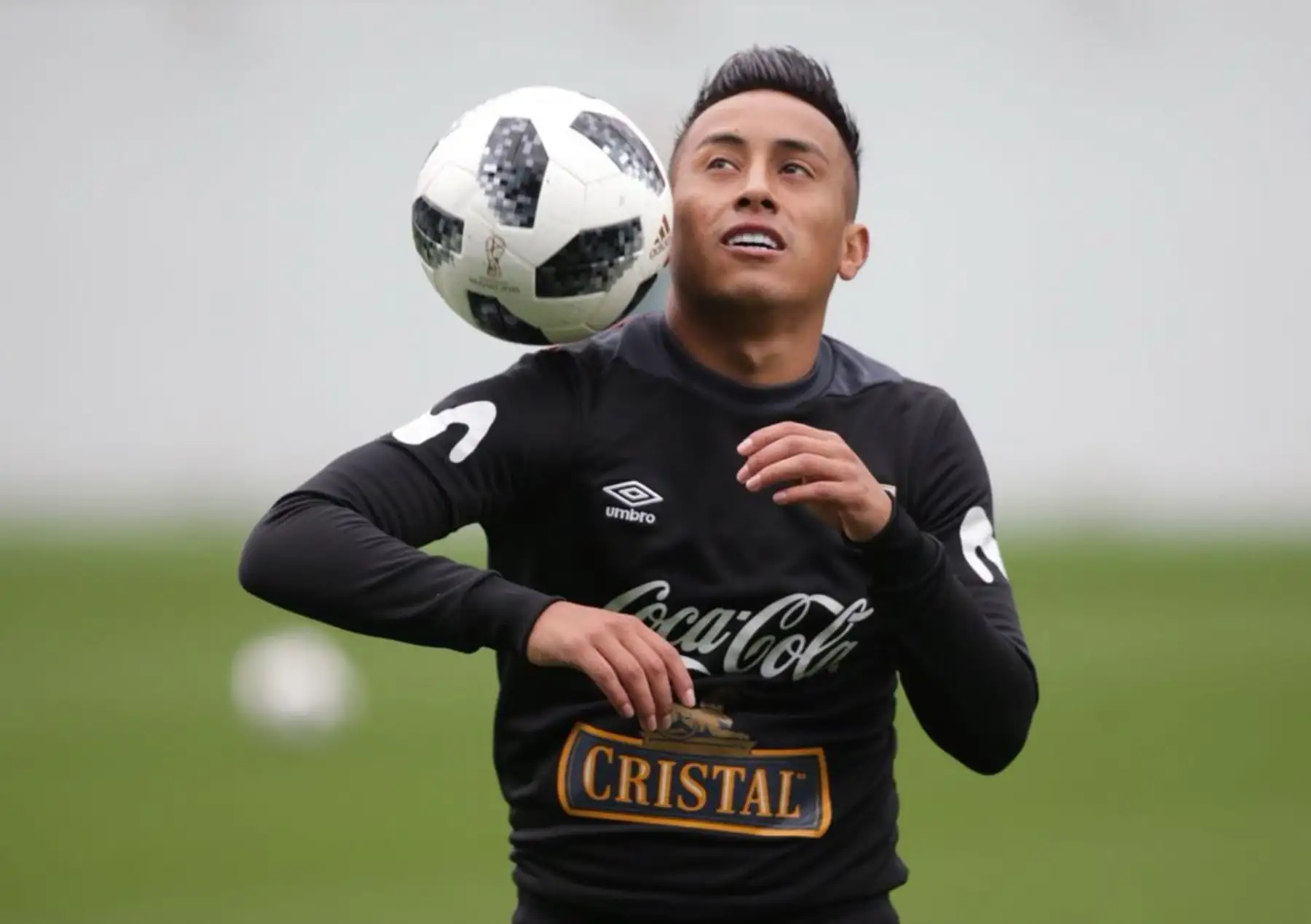 Christian Cueva el centrocampista de la selección peruana, durante una sesión de entrenamiento del equipo nacional de Perú en Khimki, en las afueras de Moscú, Rusia. Foto: ANDINA/FPF