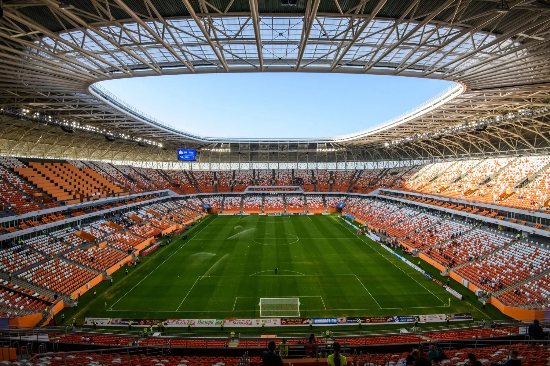 Una vista general de las gradas y el campo de juego de Mordovia Arena en Saransk el 4 de mayo de 2018. El estadio de 44,000 asientos albergará cuatro partidos de la Copa Mundial. Foto: AFP