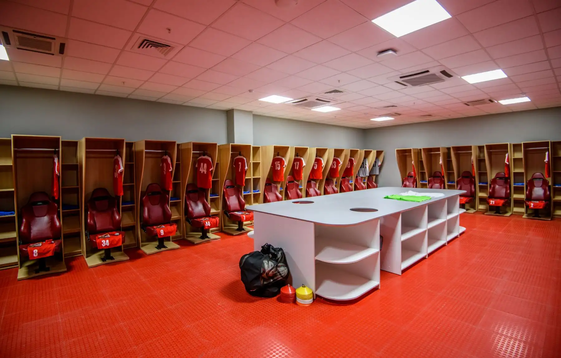 Camerinos del Estadio Mordovia Arena en Saransk el 4 de mayo de 2018. El estadio de 44,000 asientos albergará cuatro partidos de la Copa Mundial.Foto: AFP