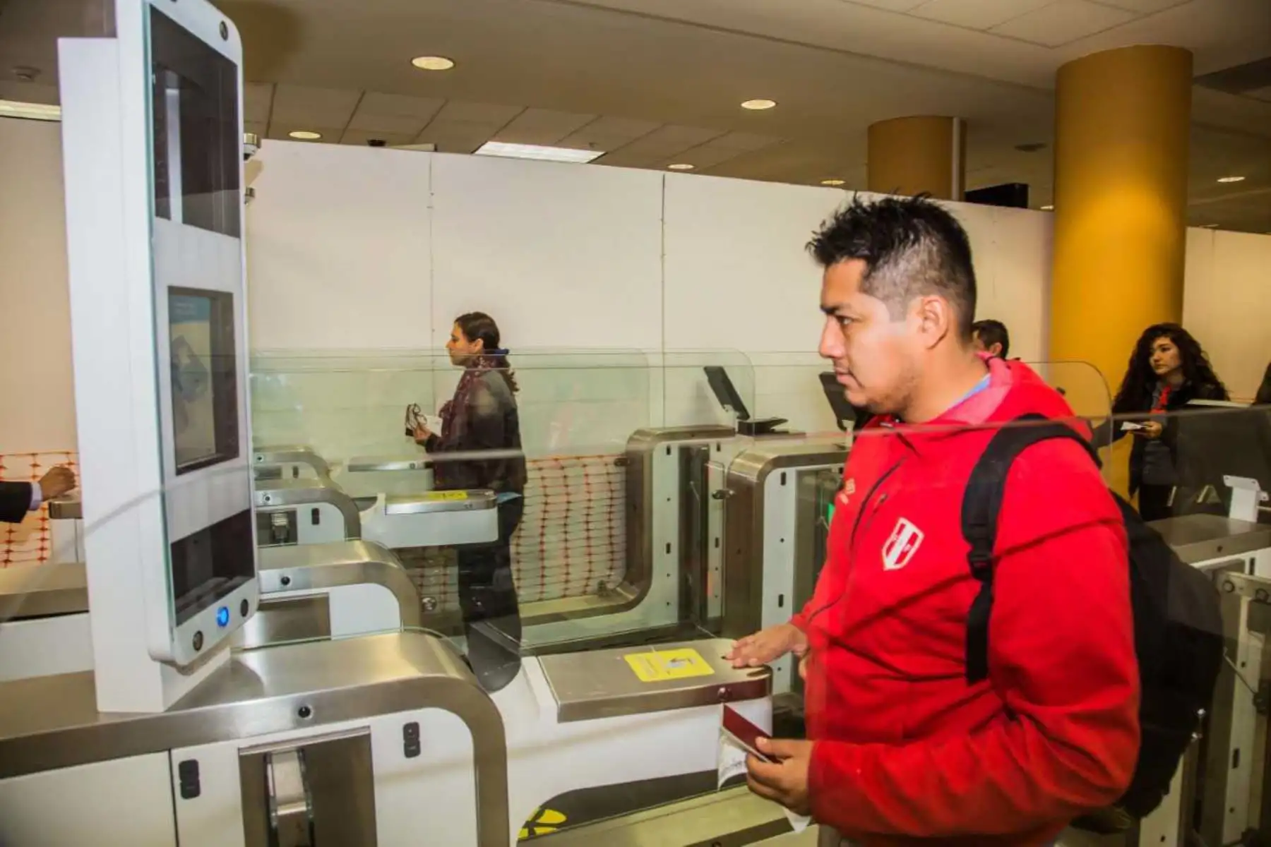 Puertas Electrónicas en el Aeropuerto Internacional Jorge Chávez. Foto: Andina(/Difusión