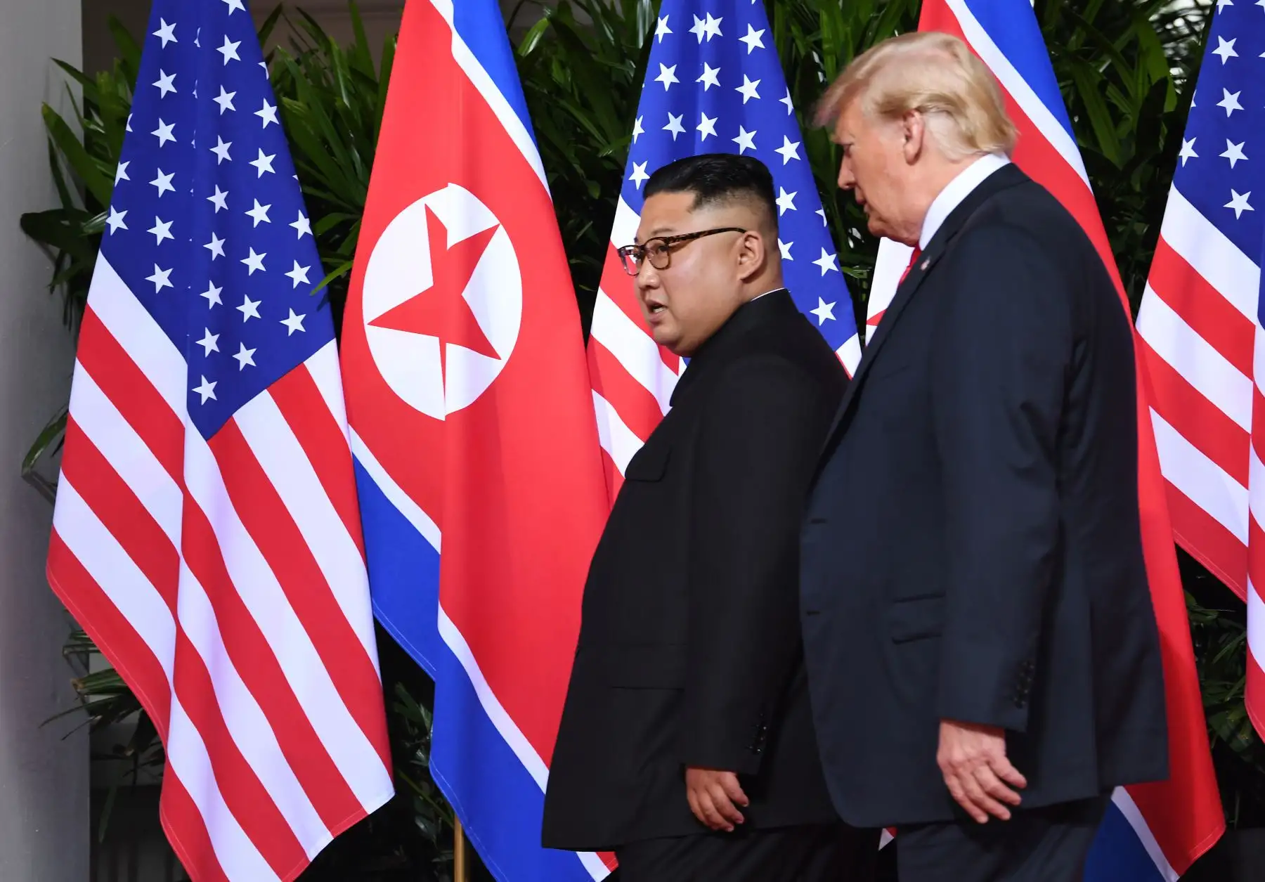 Los líderes de Estados Unidos y Corea del Norte, Donald Trump y Kim Jong-un hacen historia en el hotel Capella de la isla de Sentosa en Singapur.Foto: AFP