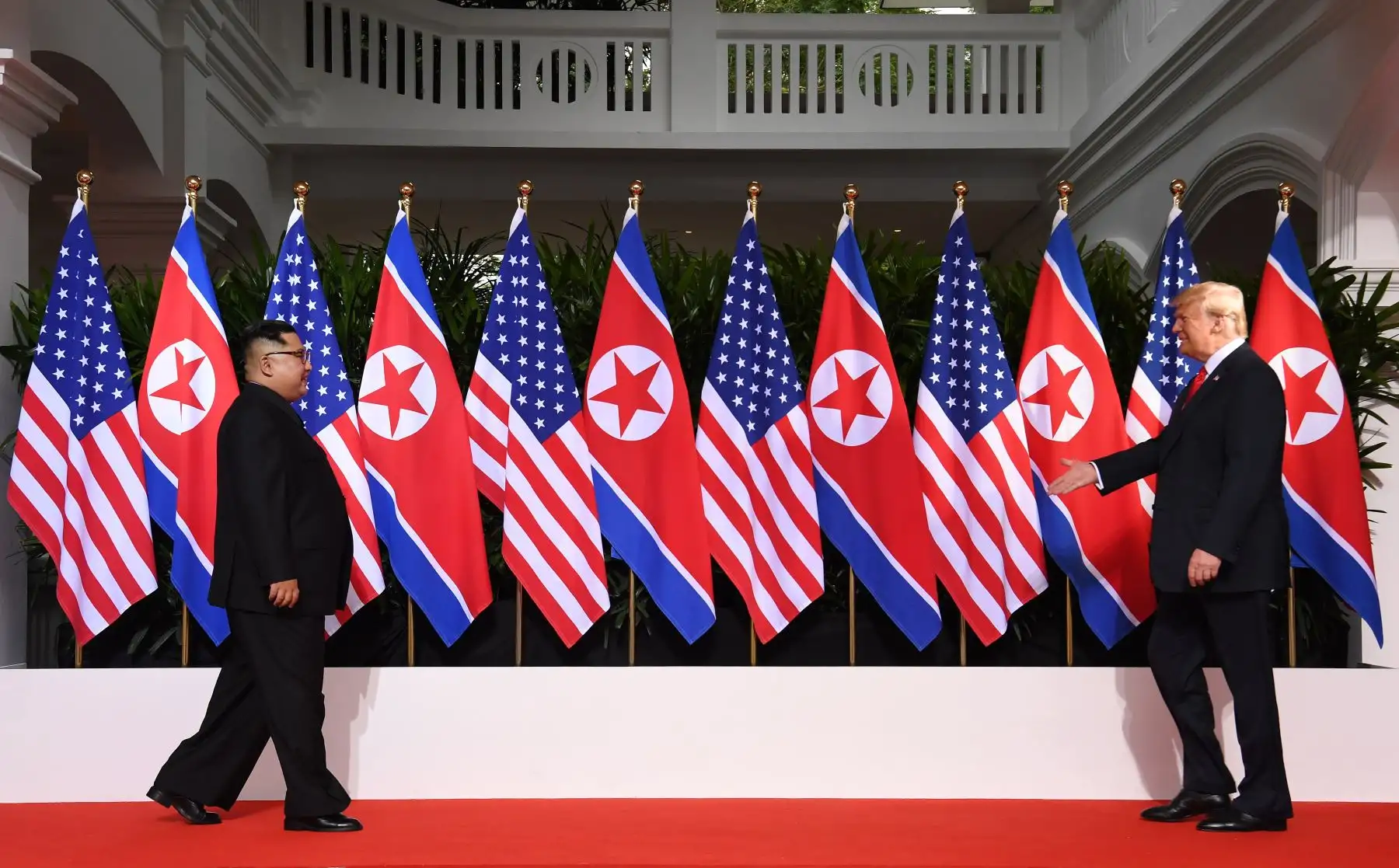 Los líderes de Estados Unidos y Corea del Norte, Donald Trump y Kim Jong-un hacen historia en el hotel Capella de la isla de Sentosa en Singapur.Foto: AFP