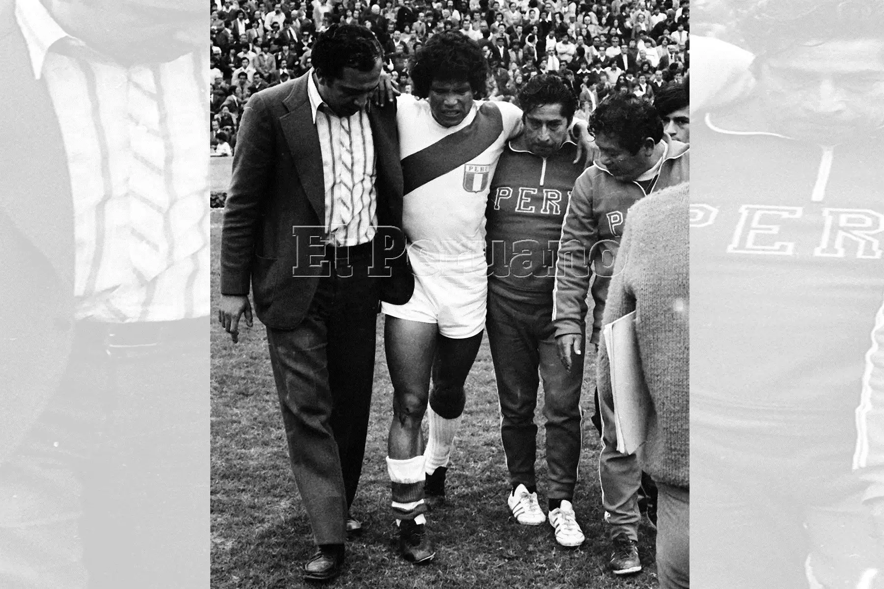 Dejando todo en la cancha, el defensa Rubén "Panadero" Díaz sale lesionado en el partido entre Perú y Chile por la Copa América 1975.  (Lima, 20 agosto 1975)  Foto: Archivo Histórico de El Peruano.