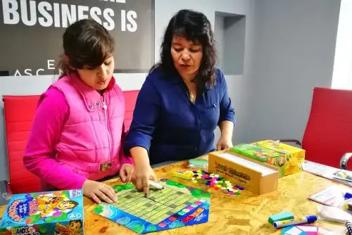 El método enseña las matemáticas de manera divertida no solo para los niños, sino para sus padres. Foto: Difusión.