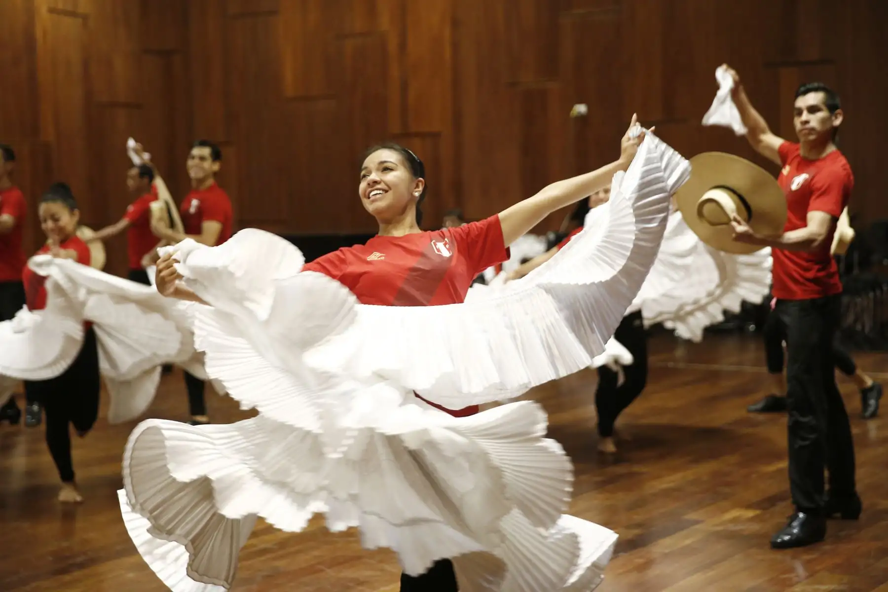 El  Elenco Nacional de Folclore del Ministerio de Cultura partirá a Rusia para instalarse en la Casa Perú que pondra en vitrina lo mejor de nuestro país durante el Mundial de Fútbol.  Foto: ANDINA/Melina Mejía