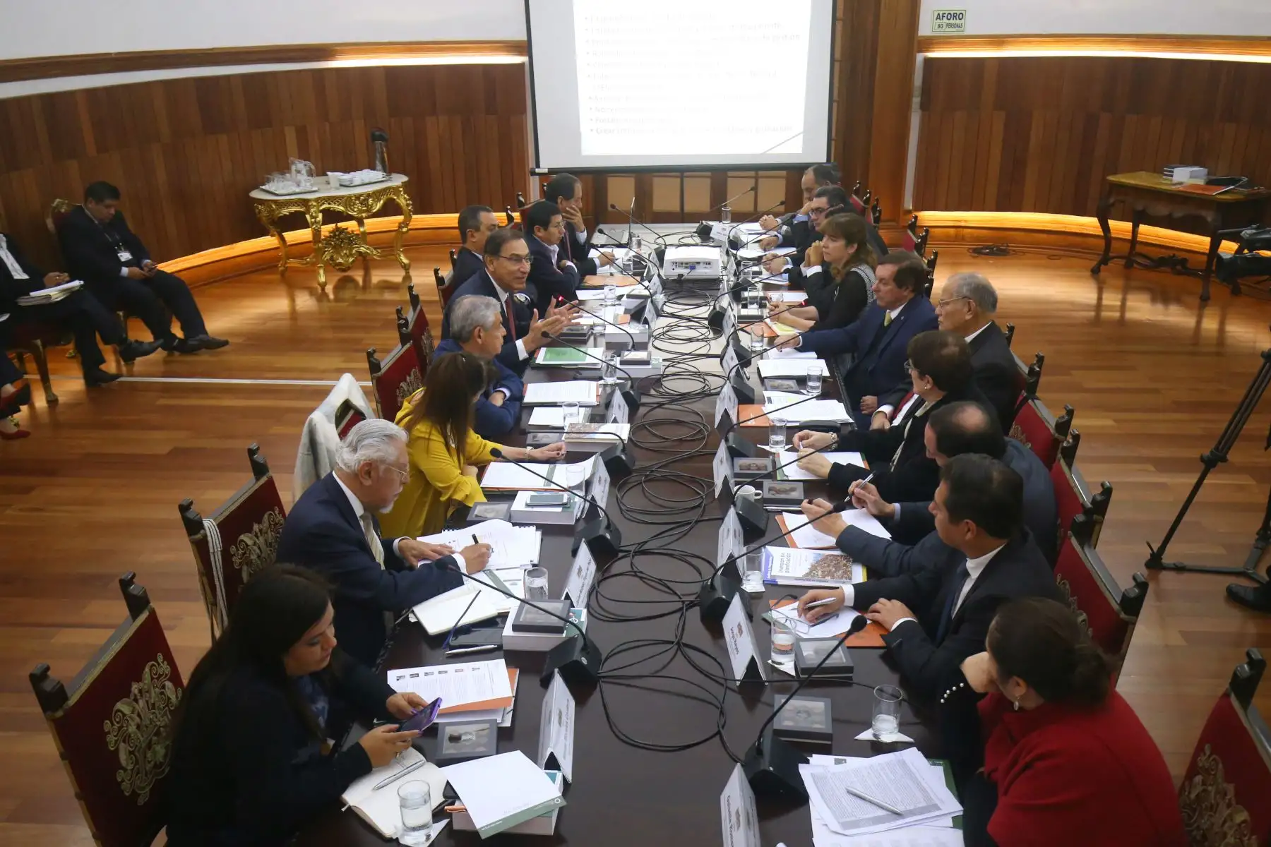 Jefe de Estado Martín Vizcarra se reúne con miembros del CIES para abordar proceso de reconstrucción en Palacio de Gobierno.Foto: ANDINA/Prensa Presidencia